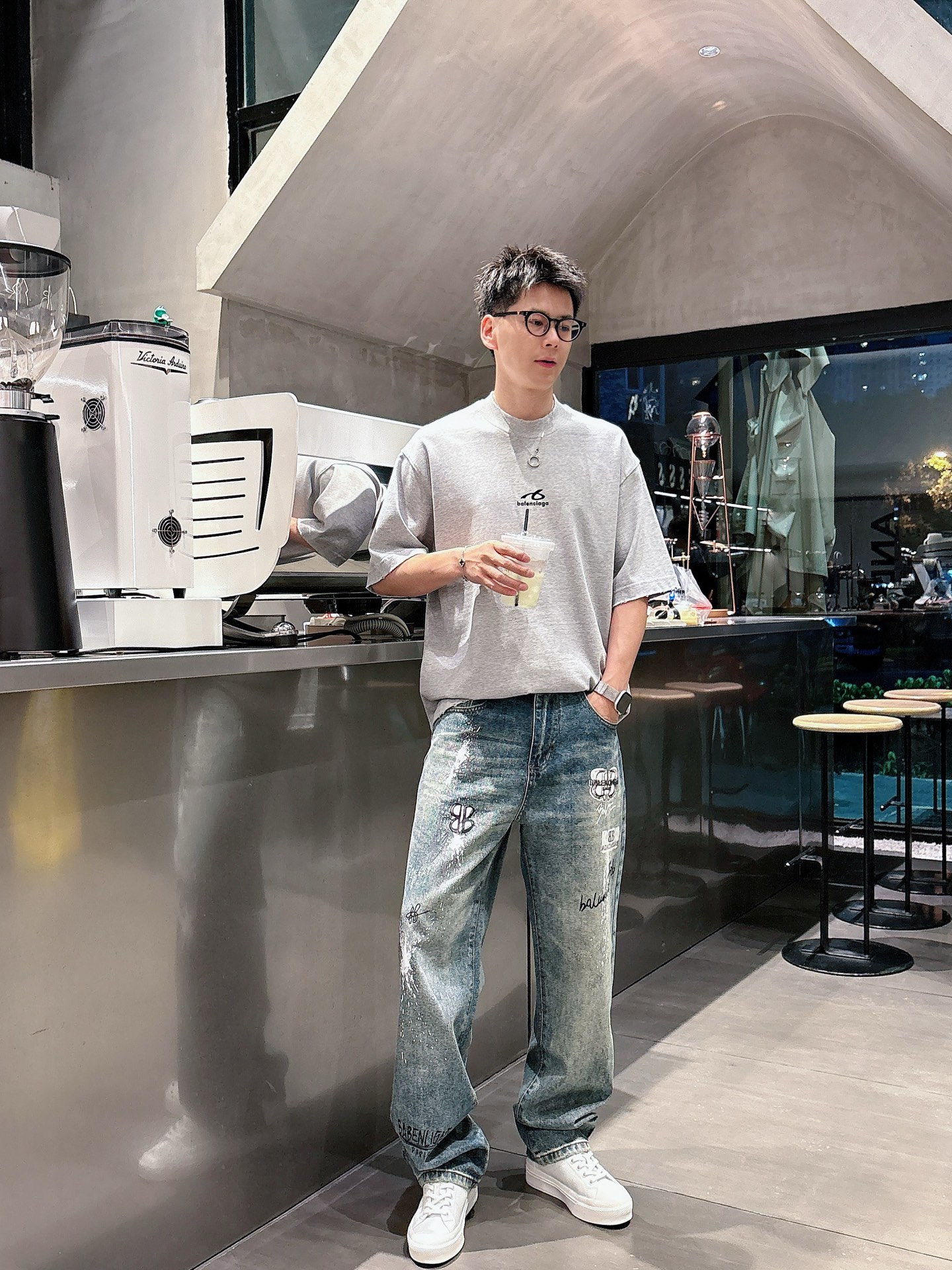 Balenciaga高仿男士牛仔長褲潑墨LOGO設計復古街頭寬鬆款
