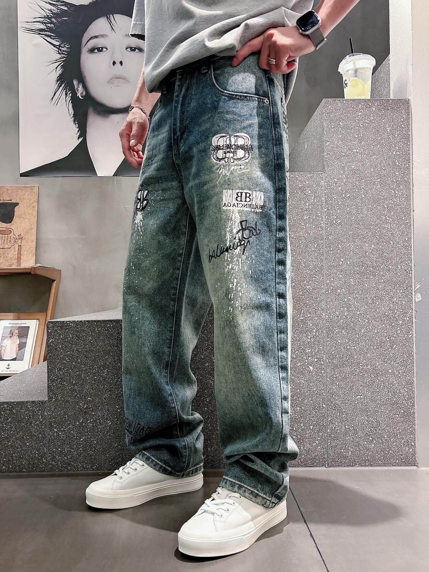 Balenciaga高仿男士牛仔長褲潑墨LOGO設計復古街頭寬鬆款