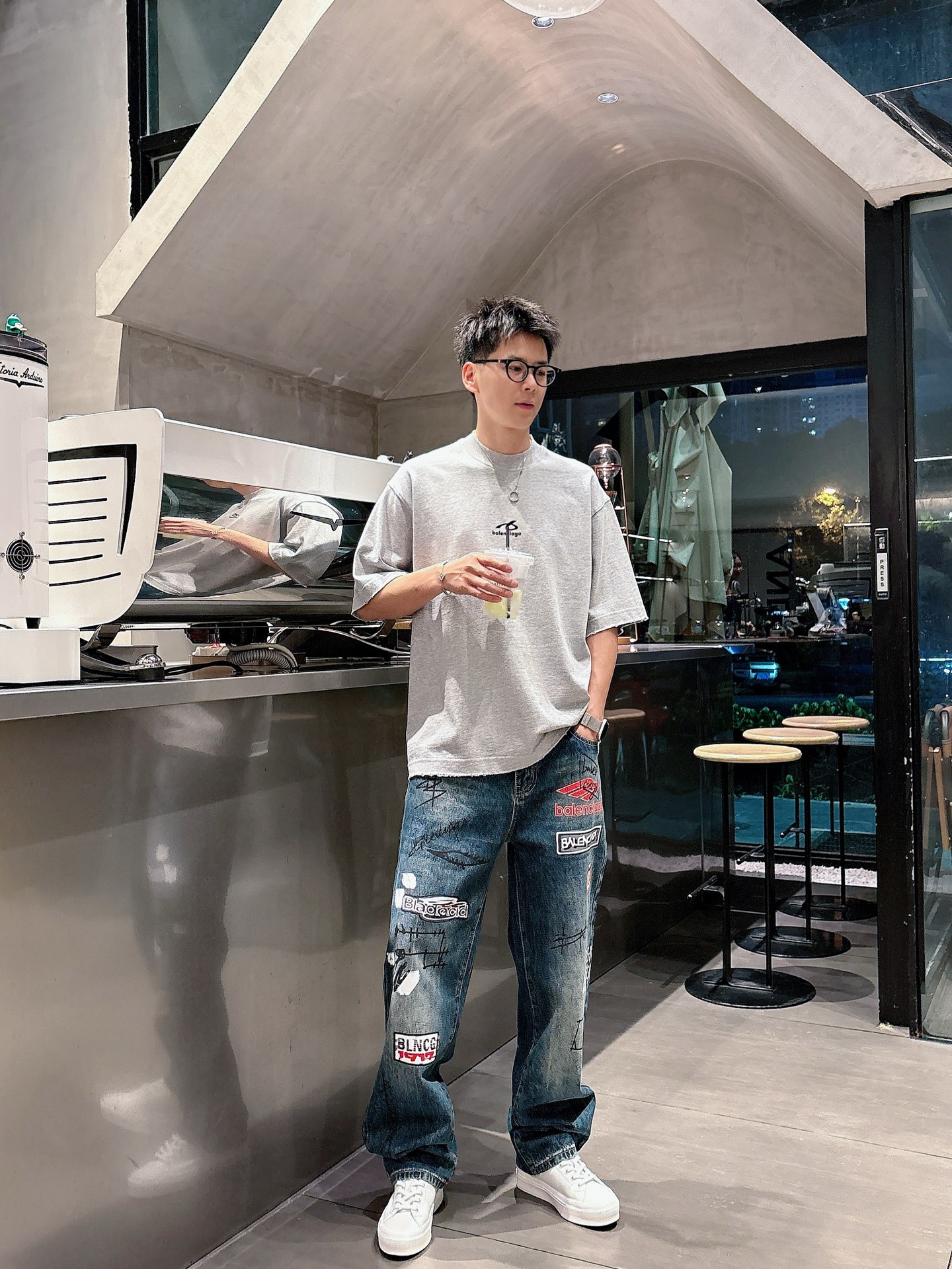 Balenciaga A貨男士牛仔長褲多元素塗鴉拼貼設計潮流百搭款| 3 Balenciaga A貨男士牛仔長褲多元素塗鴉拼貼設計潮流百搭款