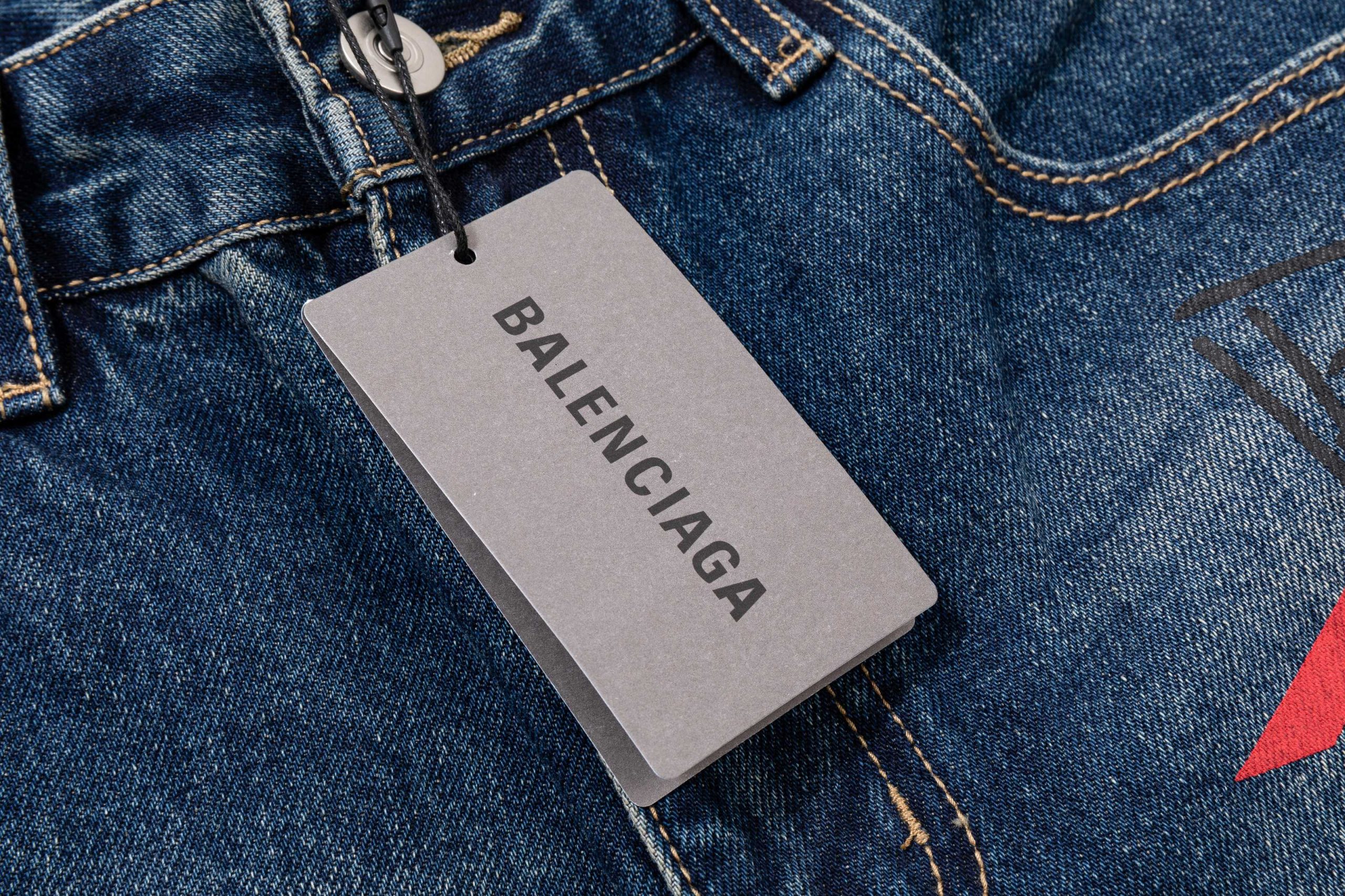 Balenciaga A貨男士牛仔長褲多元素塗鴉拼貼設計潮流百搭款| 9 Balenciaga A貨男士牛仔長褲多元素塗鴉拼貼設計潮流百搭款