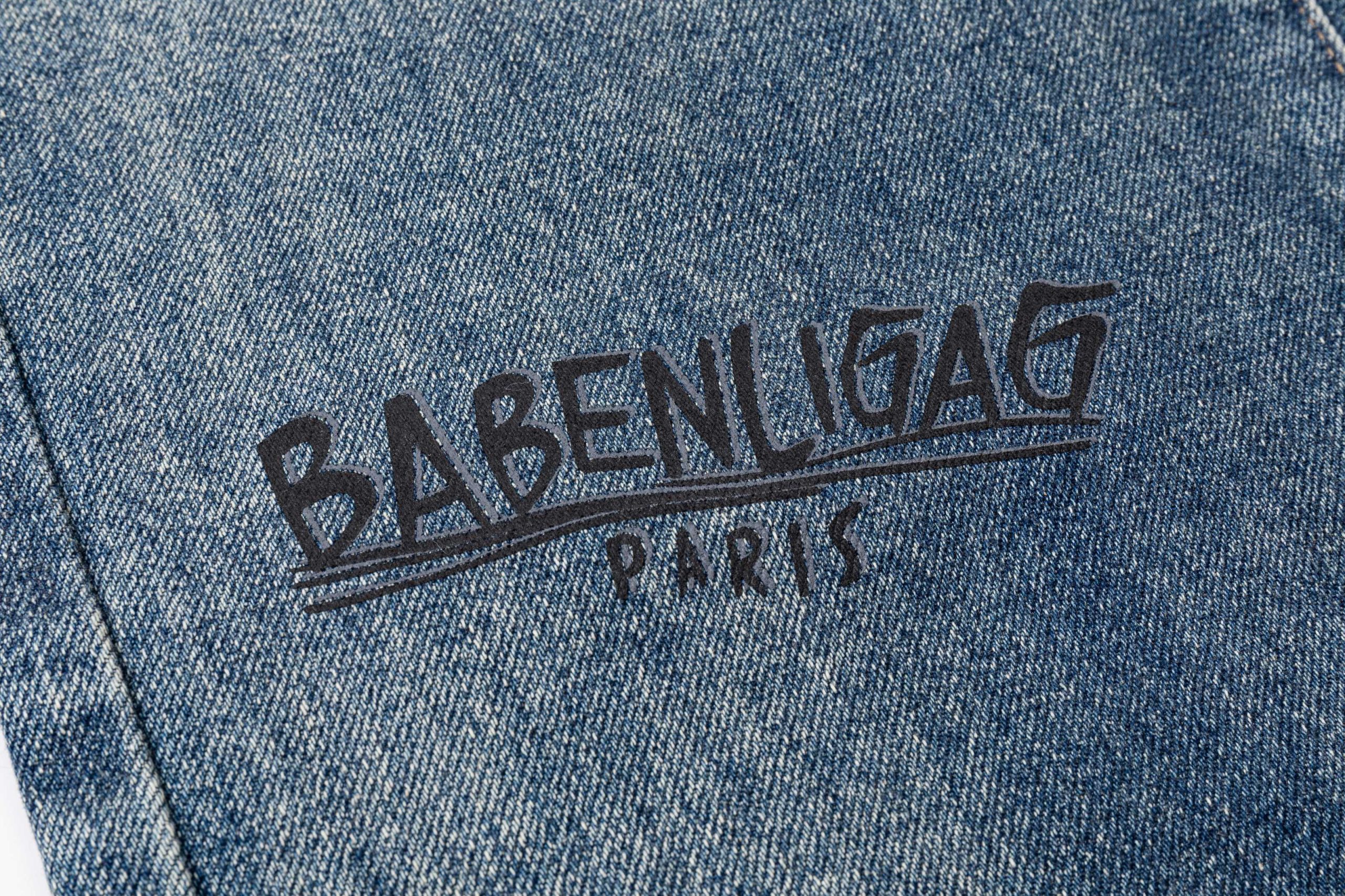 Balenciaga一比一男士牛仔長褲潑墨刺繡LOGO設計復古街頭款| 18 Balenciaga一比一男士牛仔長褲潑墨刺繡LOGO設計復古街頭款