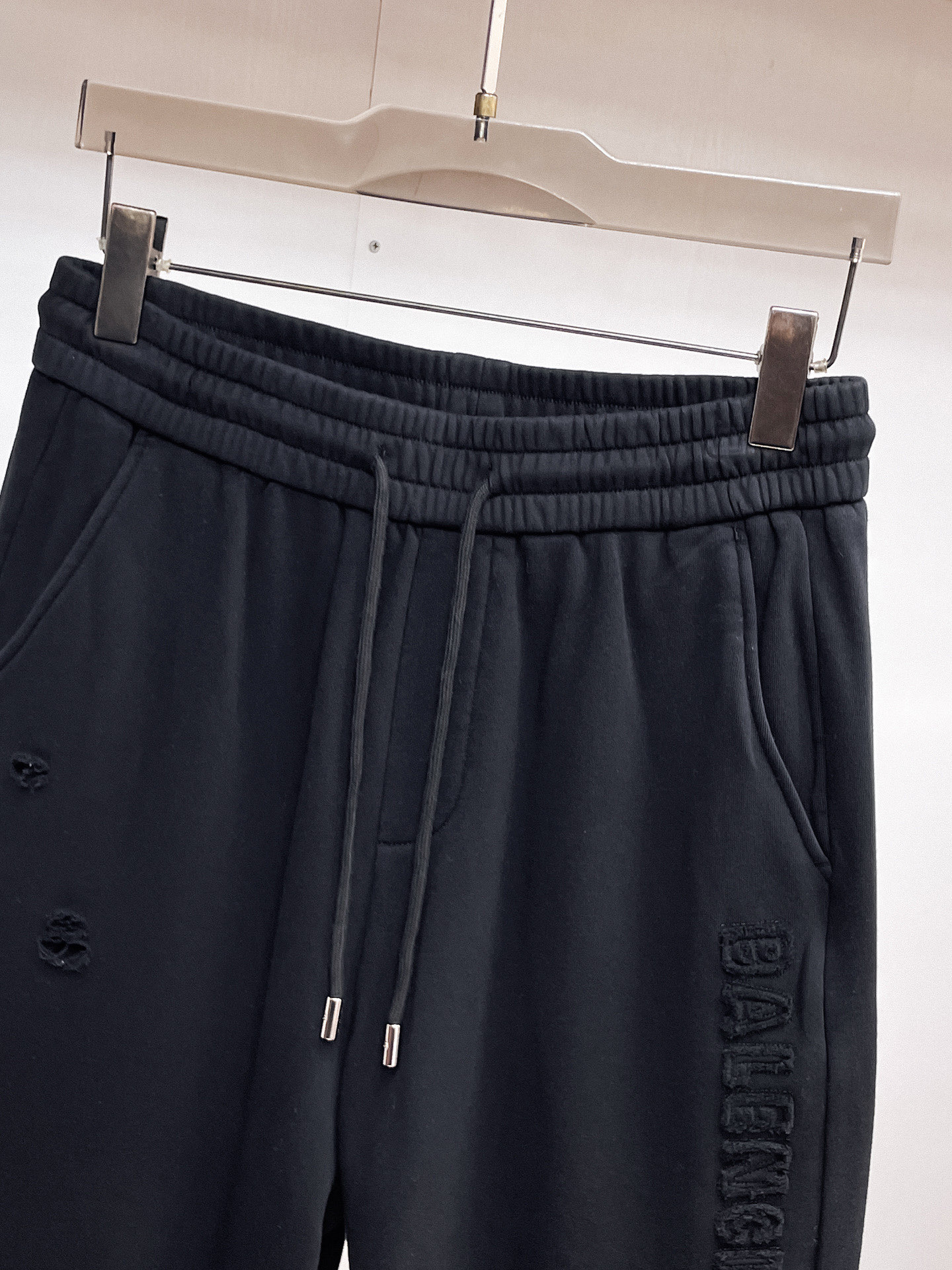 Balenciaga高仿男士運動短褲寬鬆抽繩設計黑色休閒五分褲百搭款| 13 Balenciaga高仿男士運動短褲寬鬆抽繩設計黑色休閒五分褲百搭款