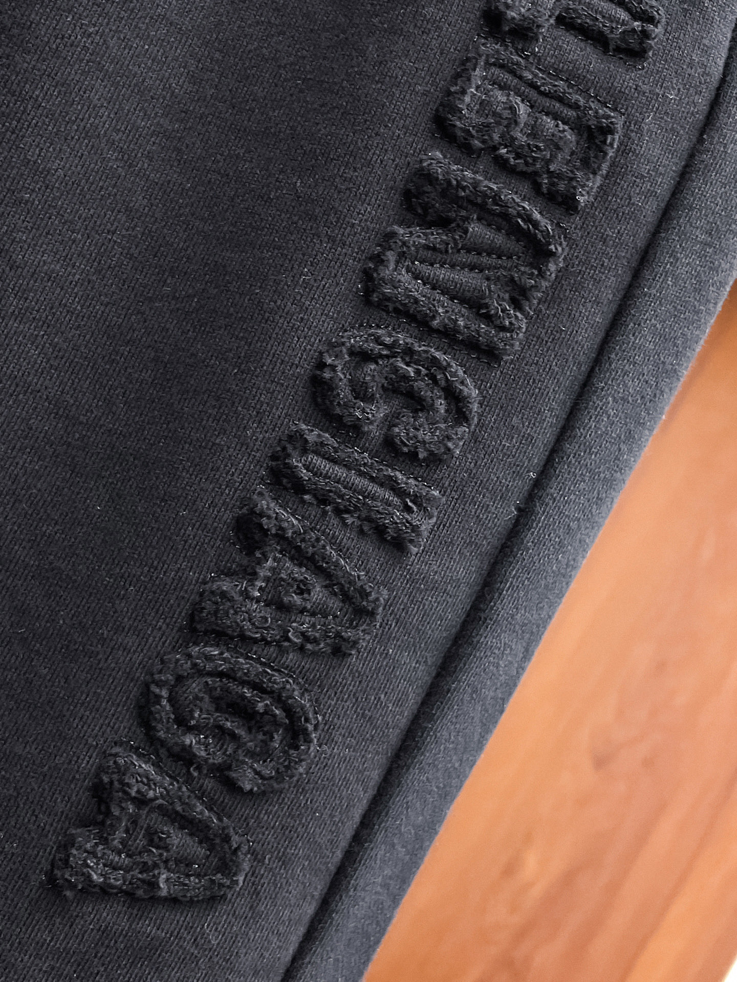 Balenciaga高仿男士運動短褲寬鬆抽繩設計黑色休閒五分褲百搭款| 11 Balenciaga高仿男士運動短褲寬鬆抽繩設計黑色休閒五分褲百搭款