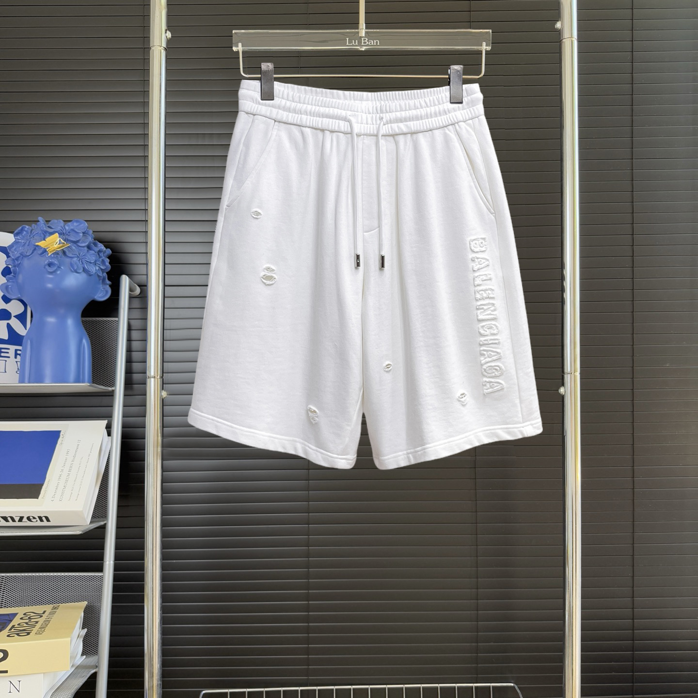 Balenciaga A貨男士運動短褲純白破壞設計寬鬆休閒五分褲夏季款| 3 Balenciaga A貨男士運動短褲純白破壞設計寬鬆休閒五分褲夏季款