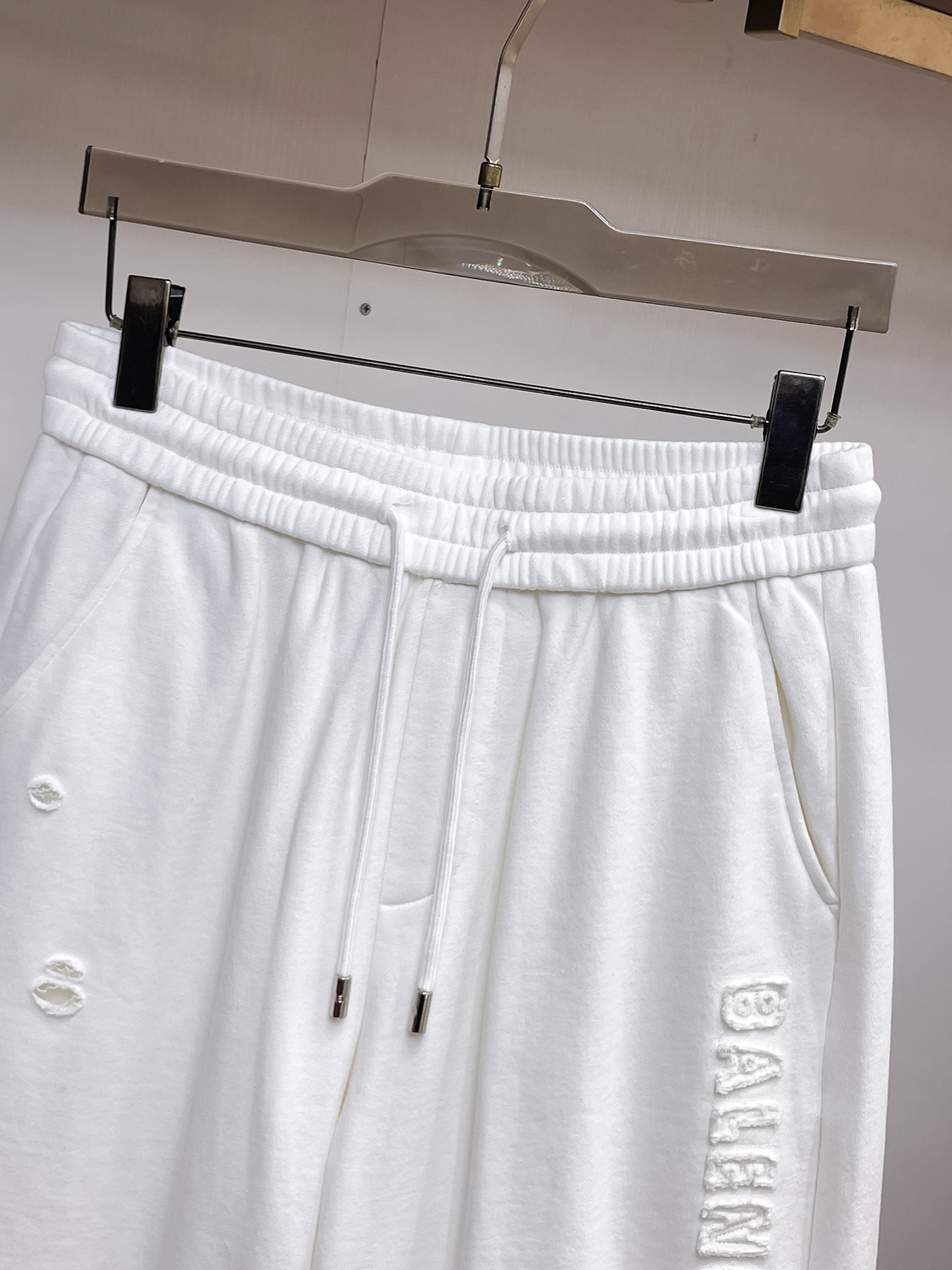 Balenciaga A貨男士運動短褲純白破壞設計寬鬆休閒五分褲夏季款| 13 Balenciaga A貨男士運動短褲純白破壞設計寬鬆休閒五分褲夏季款