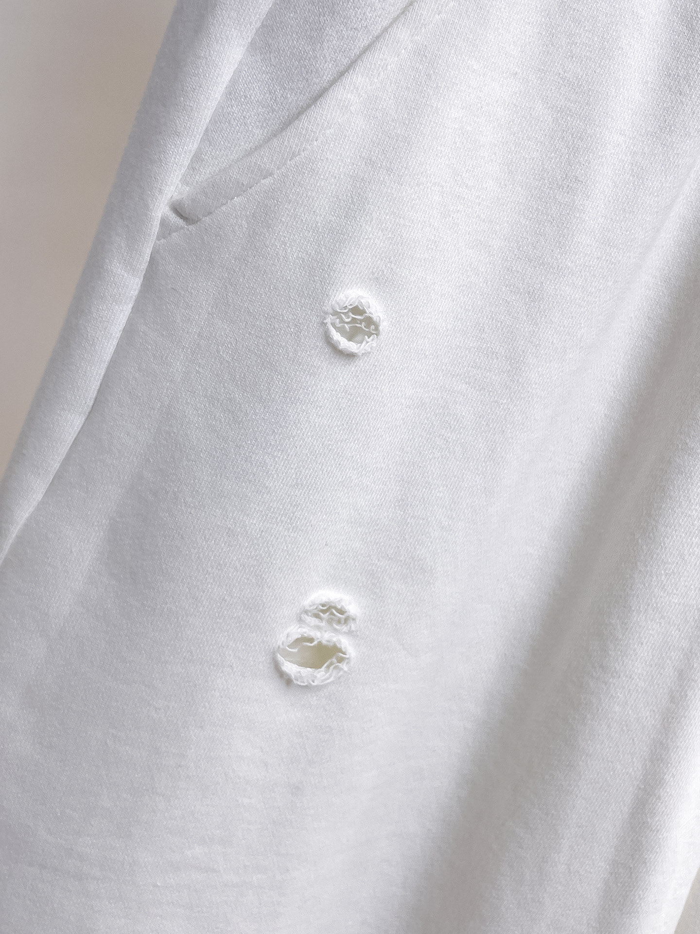 Balenciaga A貨男士運動短褲純白破壞設計寬鬆休閒五分褲夏季款| 8 Balenciaga A貨男士運動短褲純白破壞設計寬鬆休閒五分褲夏季款