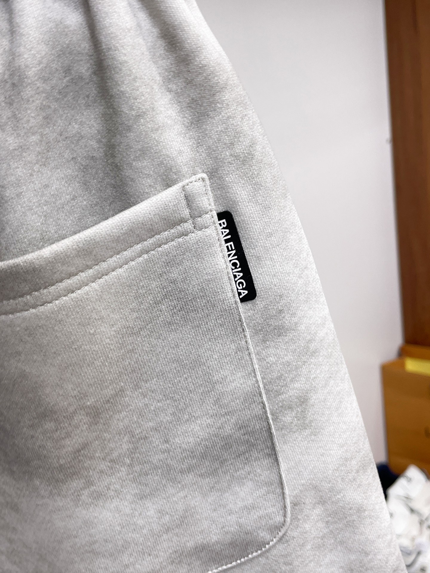 Balenciaga一比一男士運動短褲灰色拼接設計寬鬆休閒五分褲潮流款| 16 Balenciaga一比一男士運動短褲灰色拼接設計寬鬆休閒五分褲潮流款