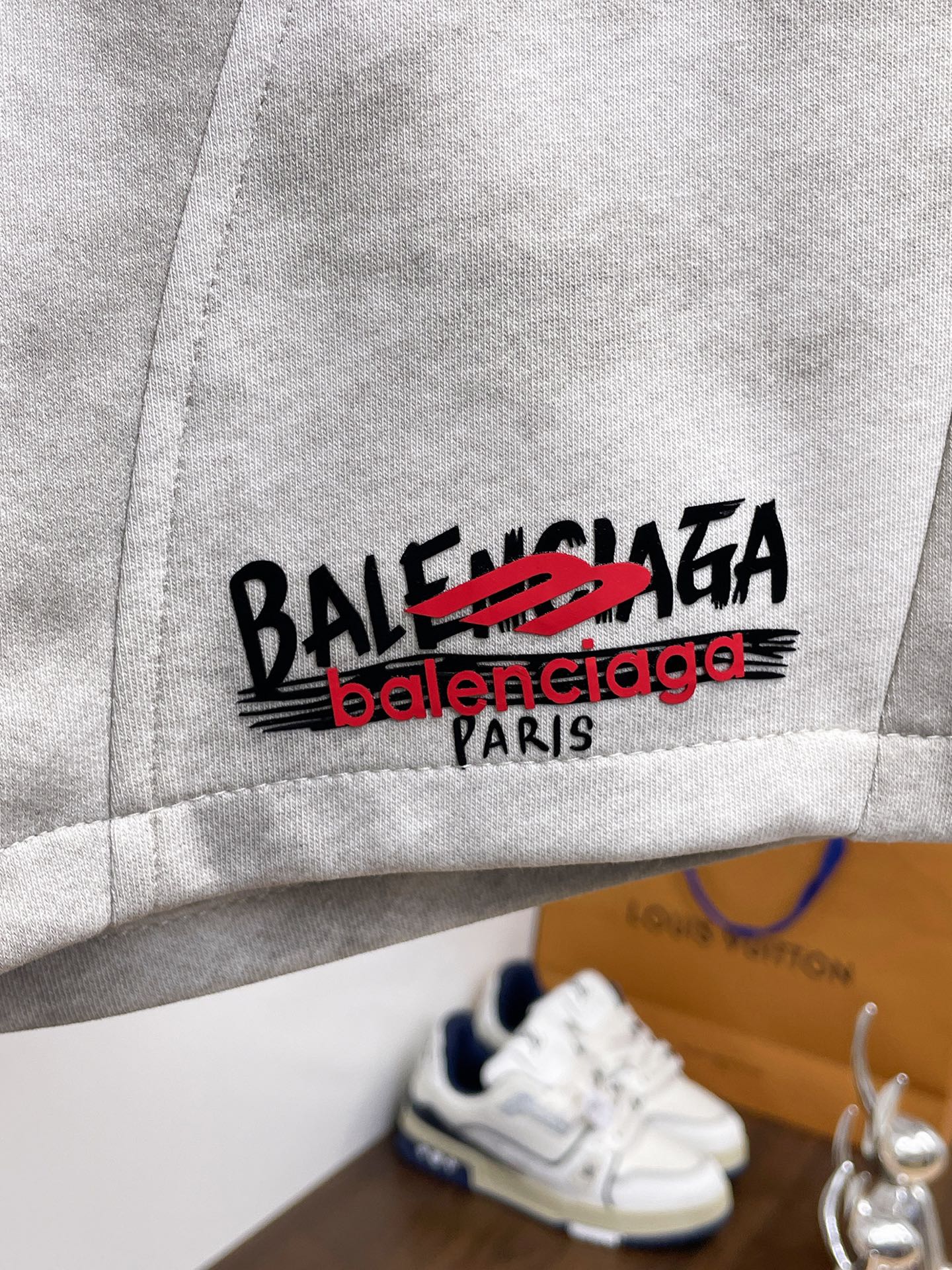 Balenciaga一比一男士運動短褲灰色拼接設計寬鬆休閒五分褲潮流款| 12 Balenciaga一比一男士運動短褲灰色拼接設計寬鬆休閒五分褲潮流款