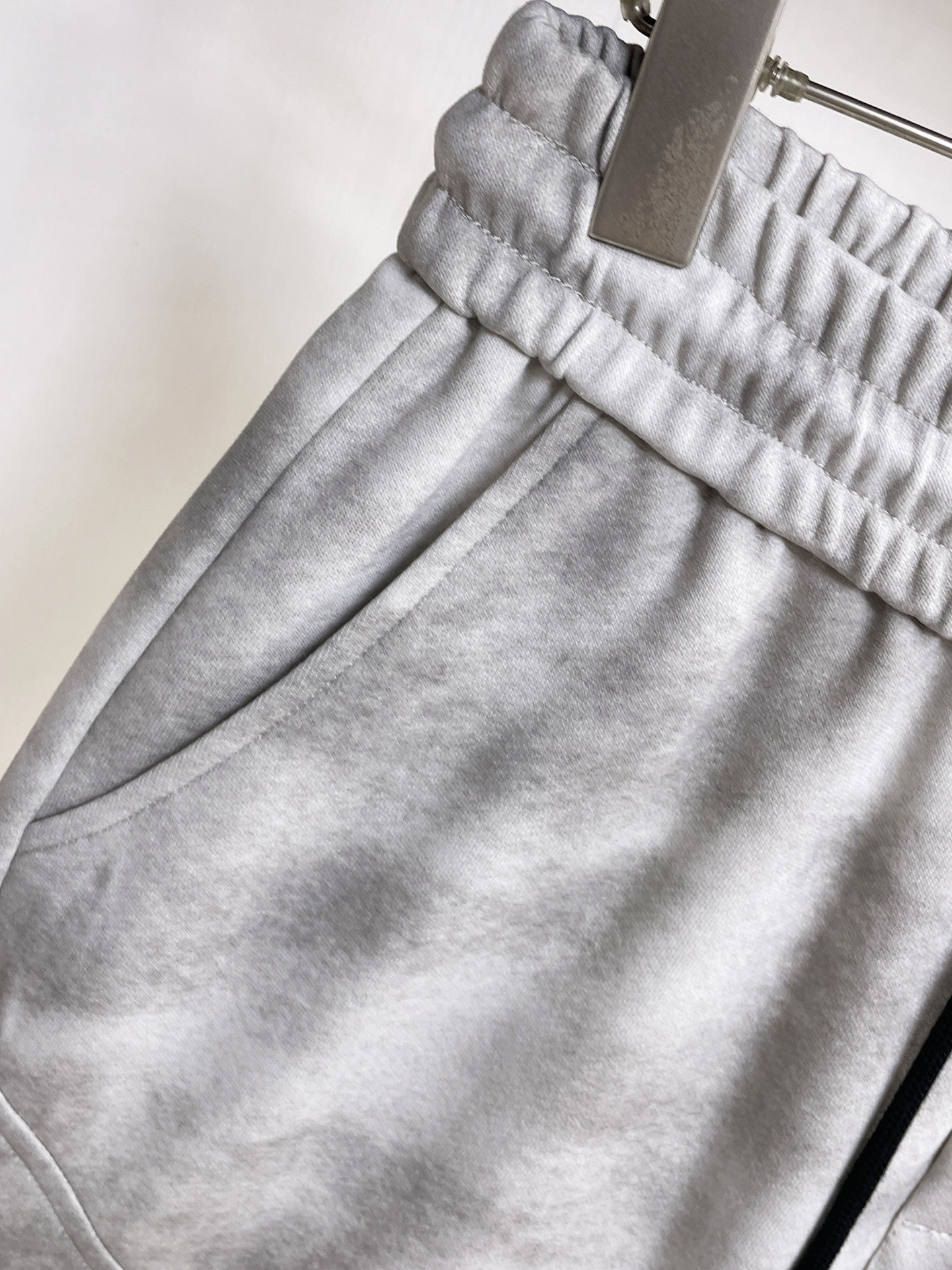 Balenciaga一比一男士運動短褲灰色拼接設計寬鬆休閒五分褲潮流款| 11 Balenciaga一比一男士運動短褲灰色拼接設計寬鬆休閒五分褲潮流款