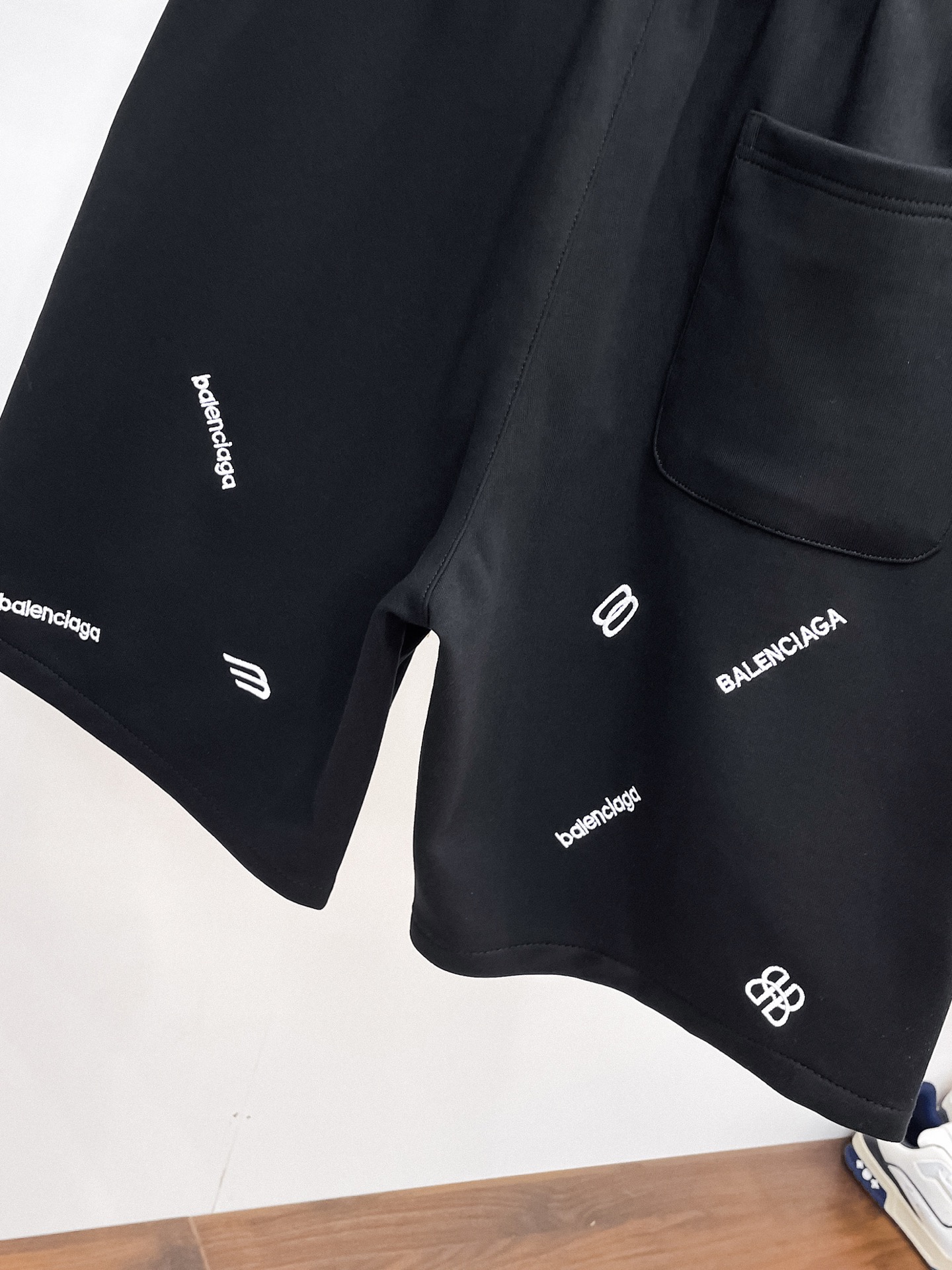 Balenciaga A貨男士運動短褲黑色LOGO刺繡設計寬鬆休閒五分褲| 7 Balenciaga A貨男士運動短褲黑色LOGO刺繡設計寬鬆休閒五分褲