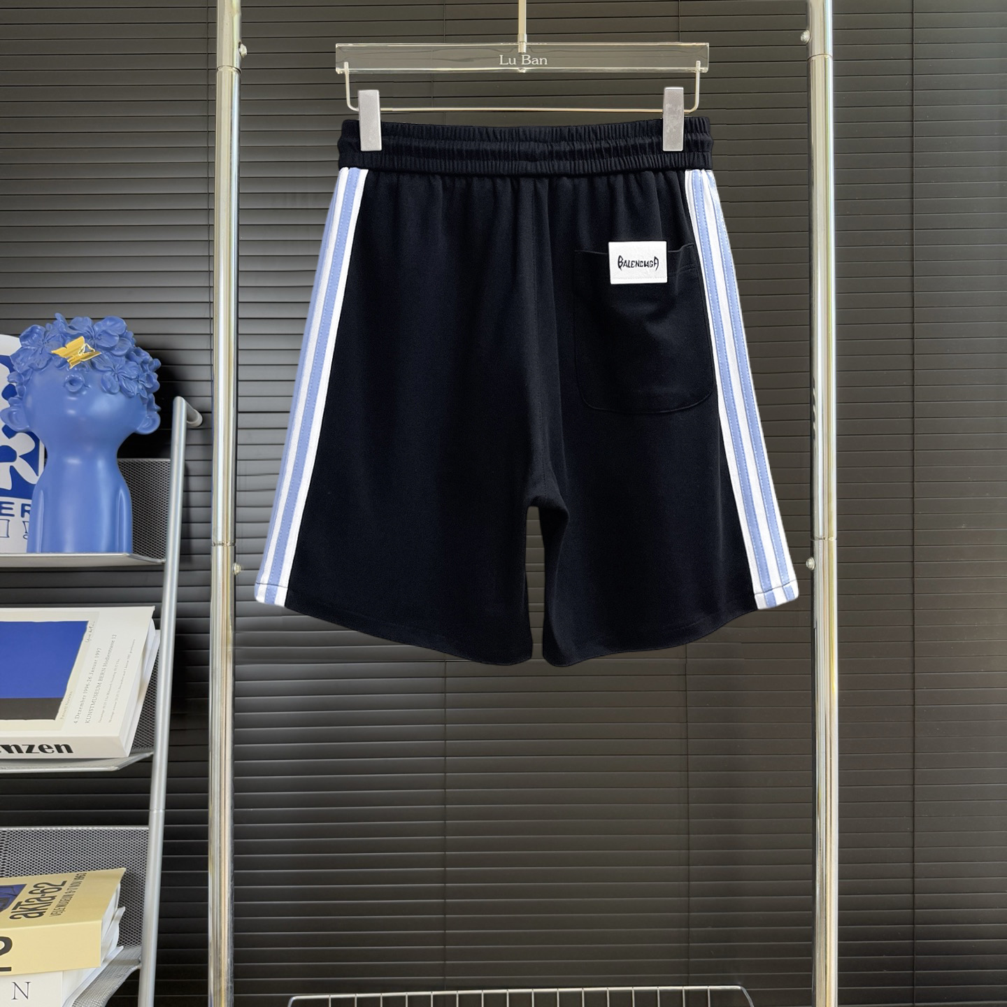 Balenciaga 高仿運動短褲 男款側邊藍條寬鬆休閒五分褲| 14 Balenciaga 高仿運動短褲 男款側邊藍條寬鬆休閒五分褲