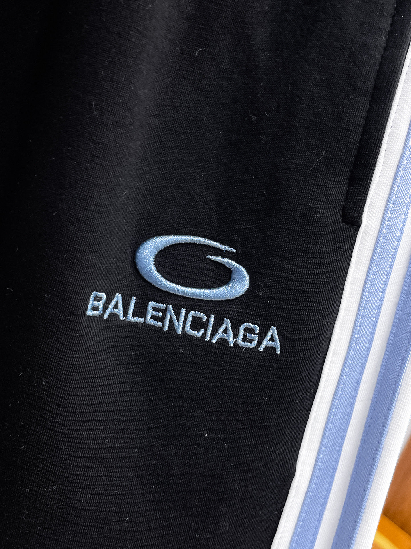 Balenciaga 高仿運動短褲 男款側邊藍條寬鬆休閒五分褲| 12 Balenciaga 高仿運動短褲 男款側邊藍條寬鬆休閒五分褲