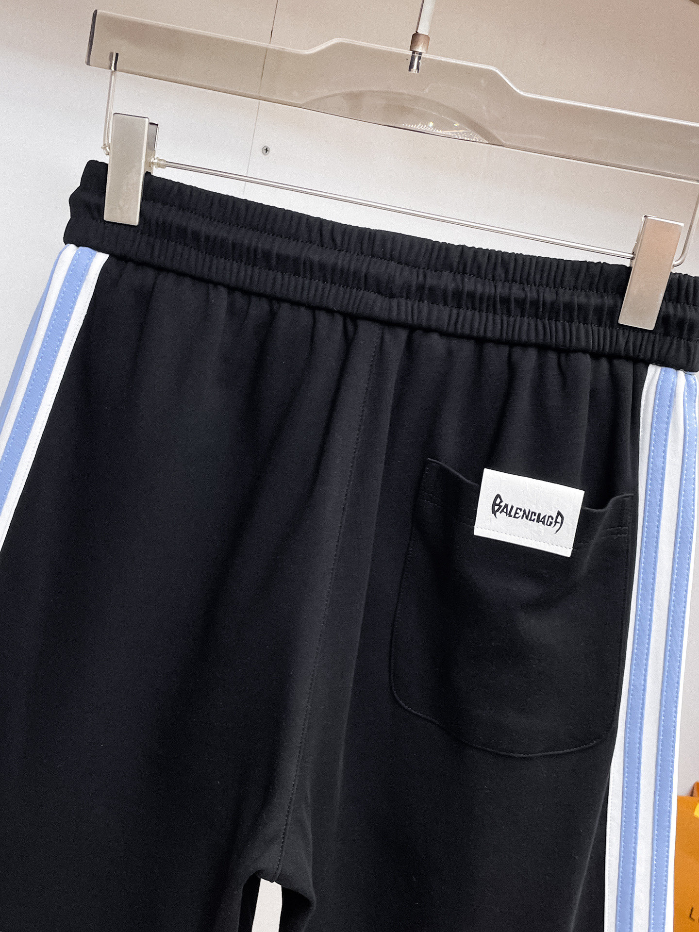 Balenciaga 高仿運動短褲 男款側邊藍條寬鬆休閒五分褲| 8 Balenciaga 高仿運動短褲 男款側邊藍條寬鬆休閒五分褲