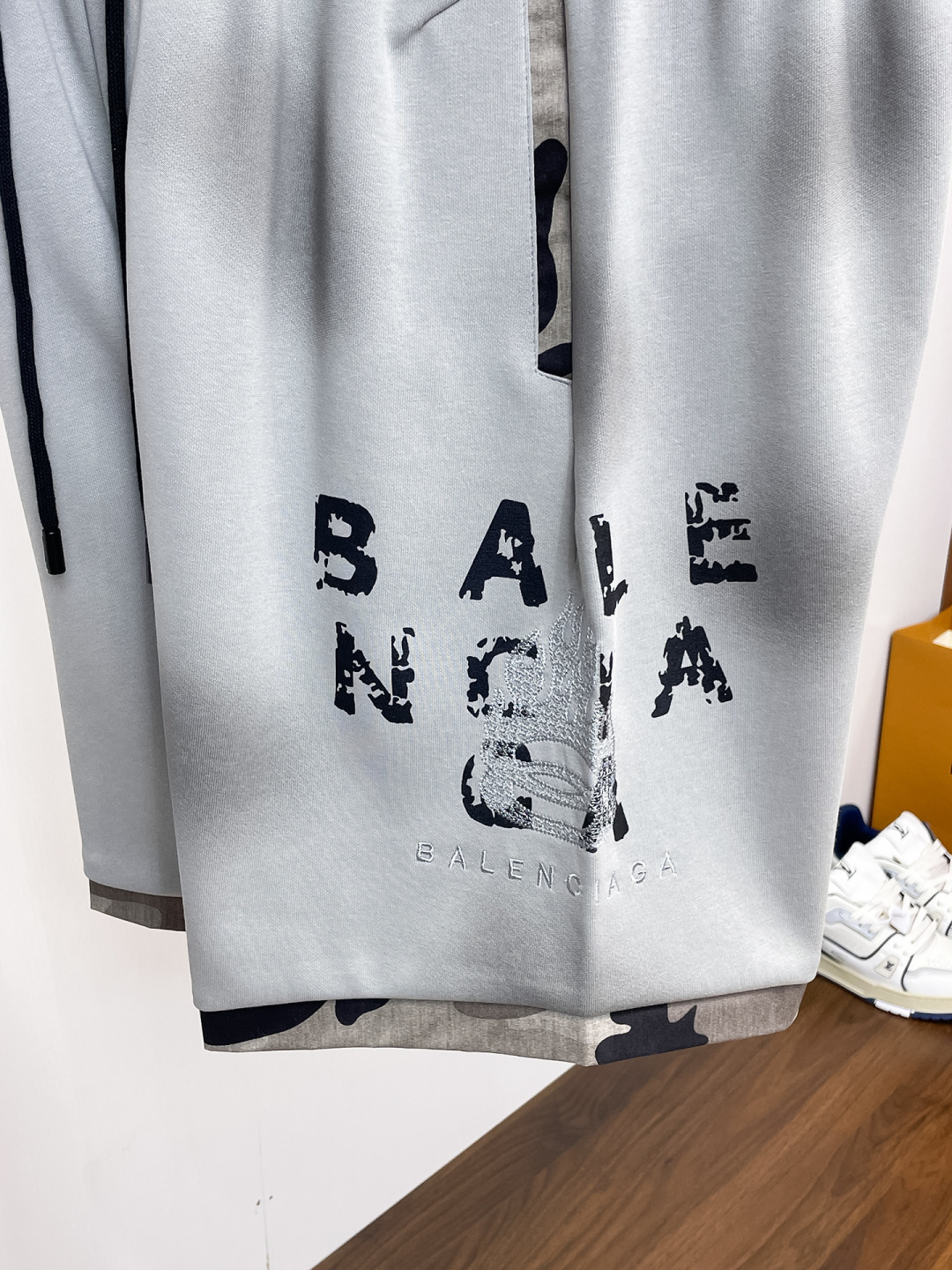 Balenciaga 仿製短褲 男款迷彩拼接寬鬆街頭運動褲| 12 Balenciaga 仿製短褲 男款迷彩拼接寬鬆街頭運動褲