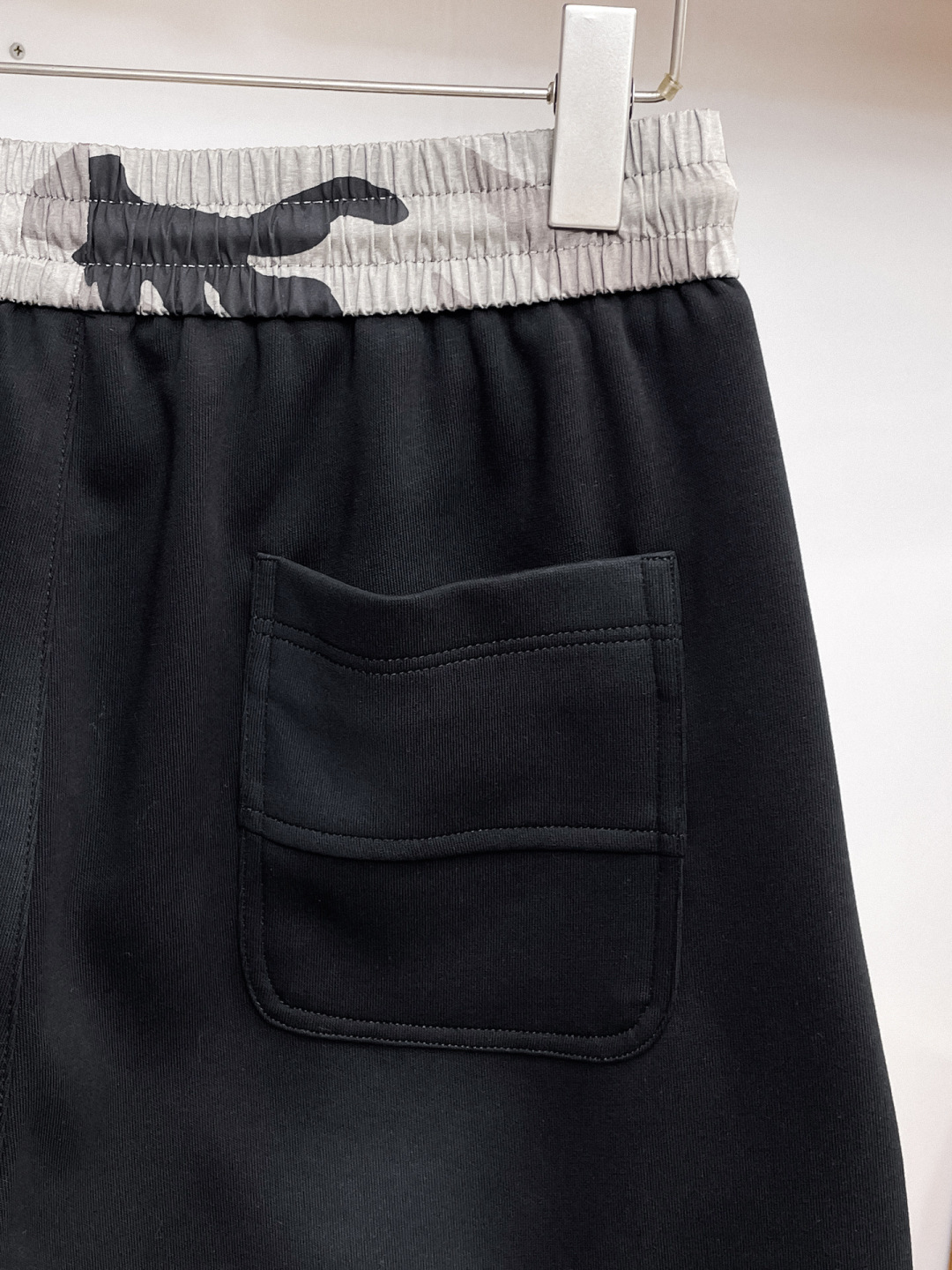 Balenciaga 高仿短褲 男款迷彩拼接寬鬆運動五分褲| 16 Balenciaga 高仿短褲 男款迷彩拼接寬鬆運動五分褲