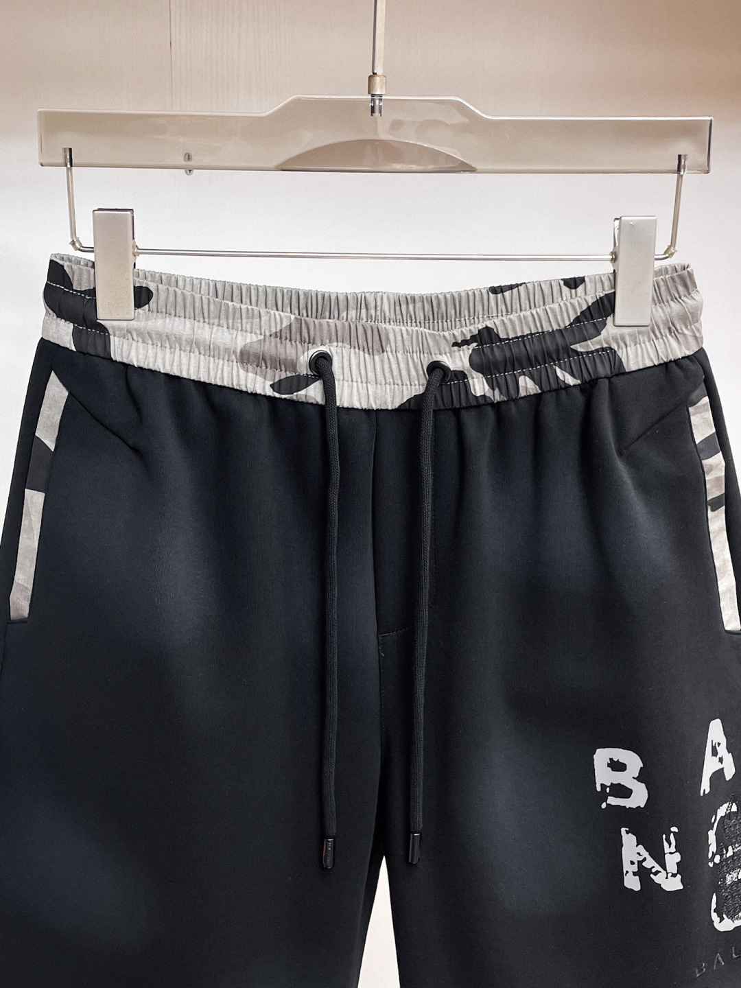 Balenciaga 高仿短褲 男款迷彩拼接寬鬆運動五分褲| 13 Balenciaga 高仿短褲 男款迷彩拼接寬鬆運動五分褲