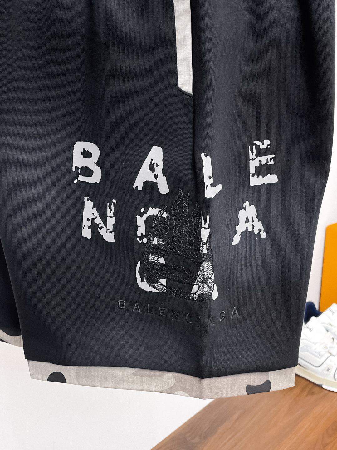Balenciaga 高仿短褲 男款迷彩拼接寬鬆運動五分褲| 12 Balenciaga 高仿短褲 男款迷彩拼接寬鬆運動五分褲