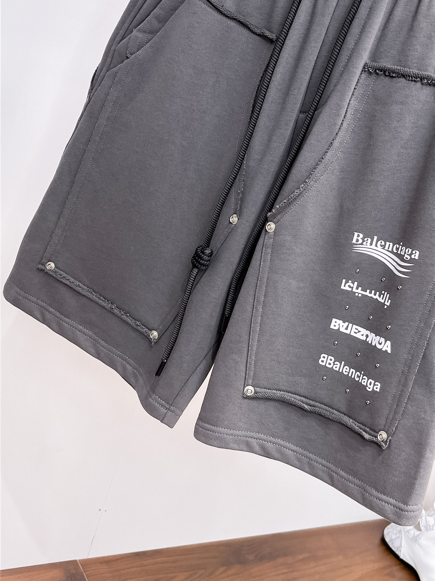 Balenciaga 一比一短褲 男款灰色機能口袋寬鬆休閒褲