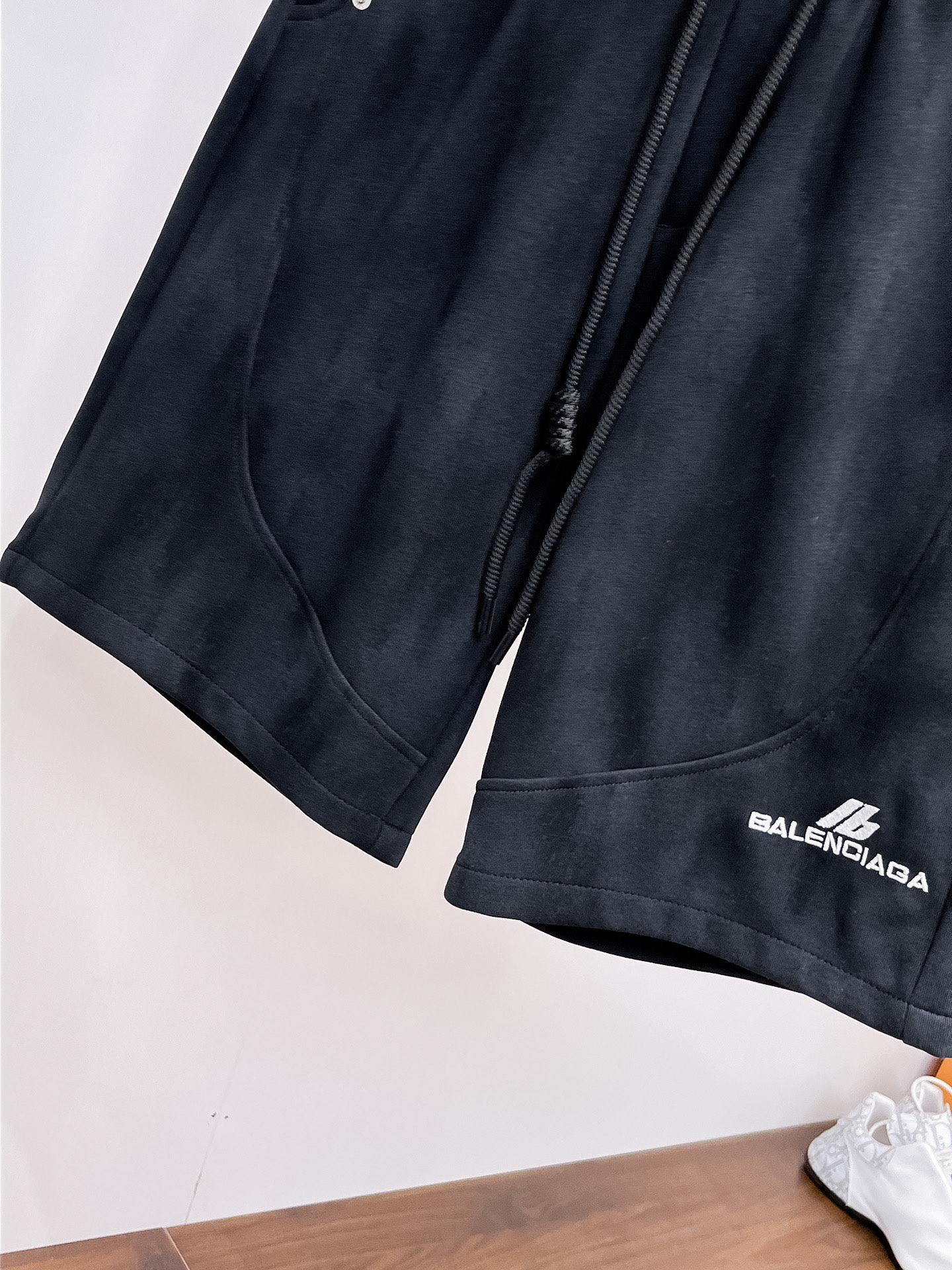Balenciaga 仿製短褲 男款簡約機能寬鬆運動休閒褲| 12 Balenciaga 仿製短褲 男款簡約機能寬鬆運動休閒褲