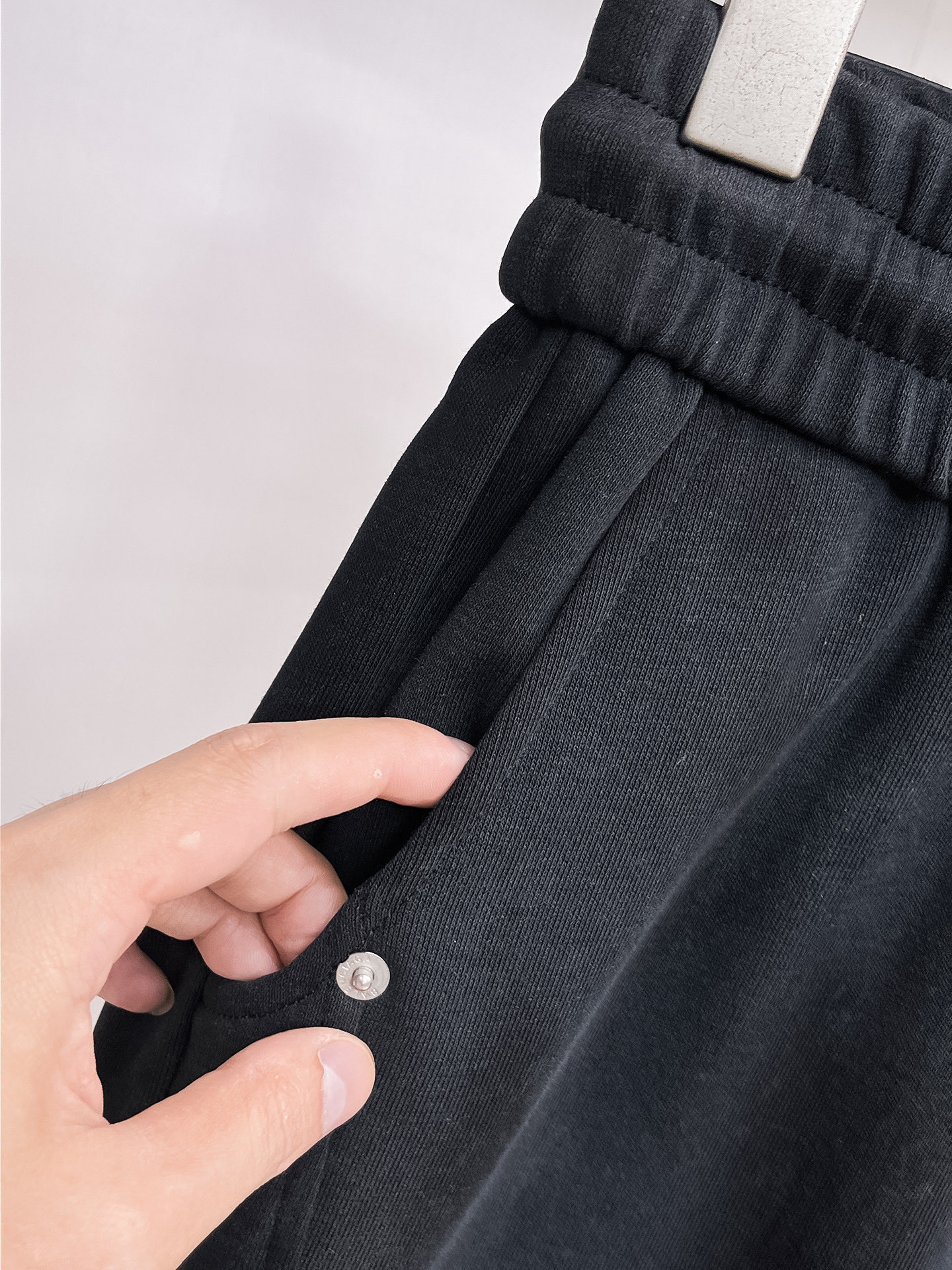 Balenciaga 仿製短褲 男款簡約機能寬鬆運動休閒褲| 10 Balenciaga 仿製短褲 男款簡約機能寬鬆運動休閒褲