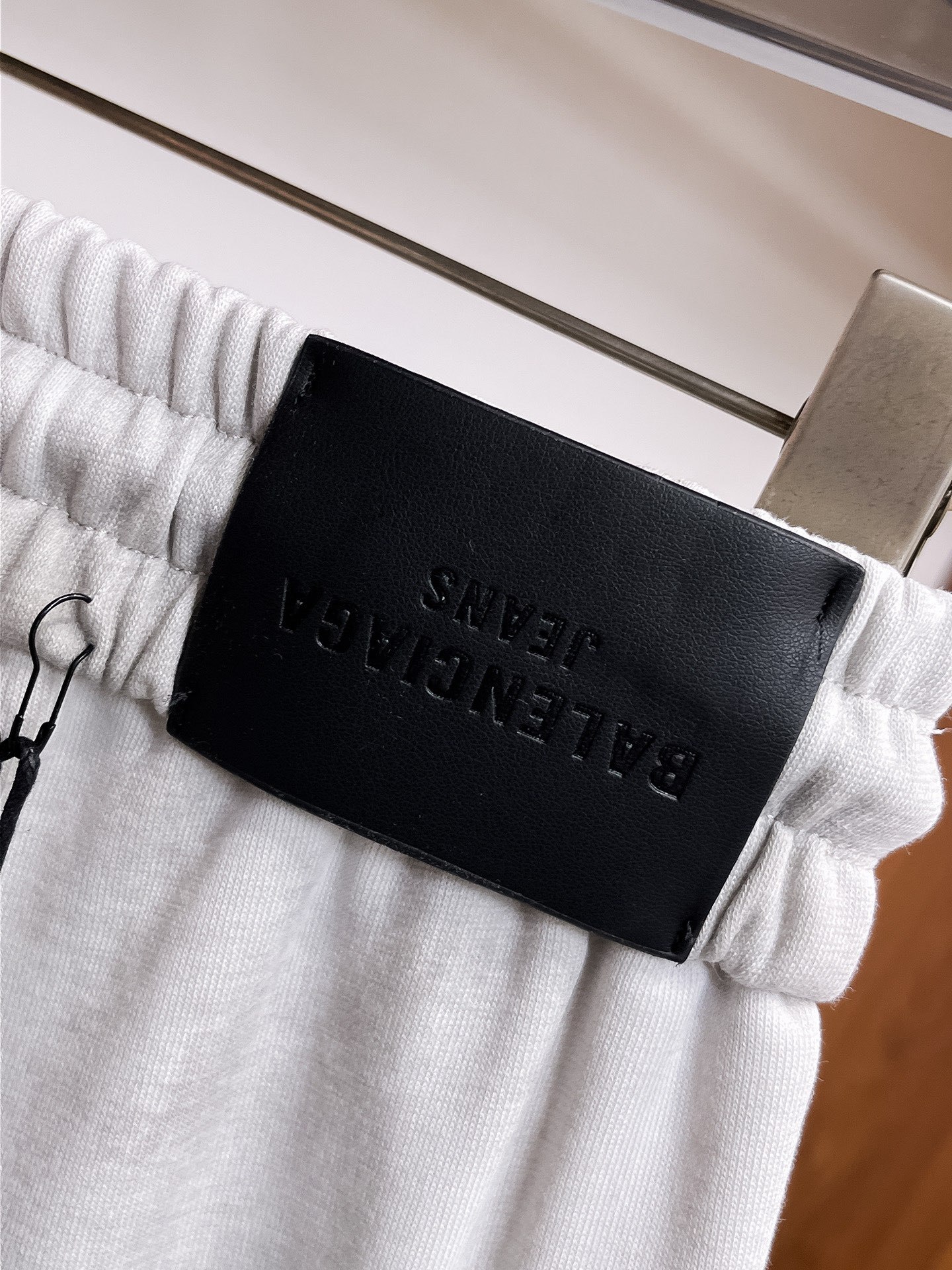 Balenciaga 高仿短褲 男款白色簡約運動寬鬆五分褲| 16 Balenciaga 高仿短褲 男款白色簡約運動寬鬆五分褲
