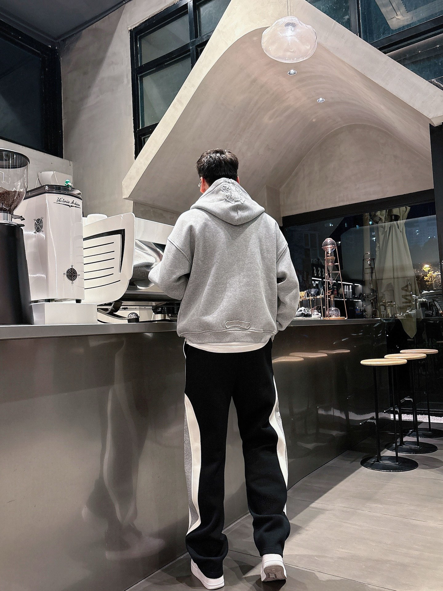 Balenciaga 高仿運動長褲 男款黑灰拼接側條寬鬆休閒褲| 15 Balenciaga 高仿運動長褲 男款黑灰拼接側條寬鬆休閒褲