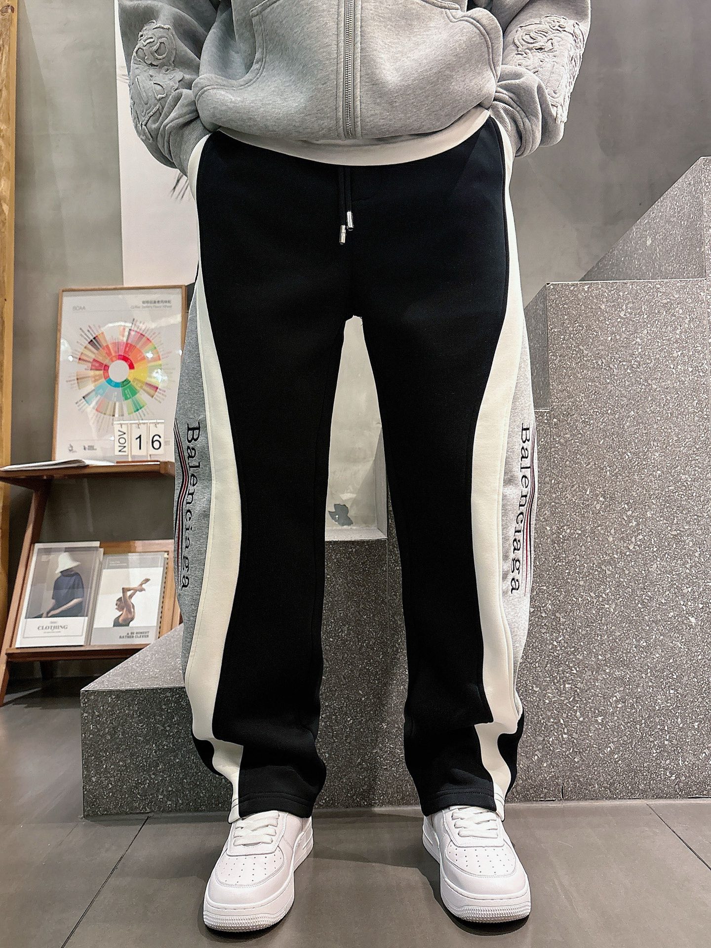 Balenciaga 高仿運動長褲 男款黑灰拼接側條寬鬆休閒褲| 14 Balenciaga 高仿運動長褲 男款黑灰拼接側條寬鬆休閒褲