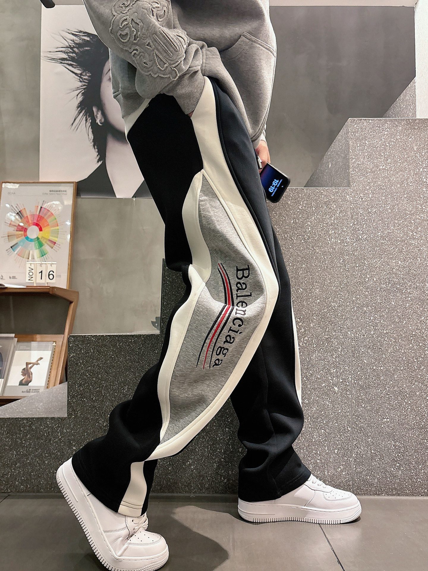 Balenciaga 高仿運動長褲 男款黑灰拼接側條寬鬆休閒褲| 13 Balenciaga 高仿運動長褲 男款黑灰拼接側條寬鬆休閒褲