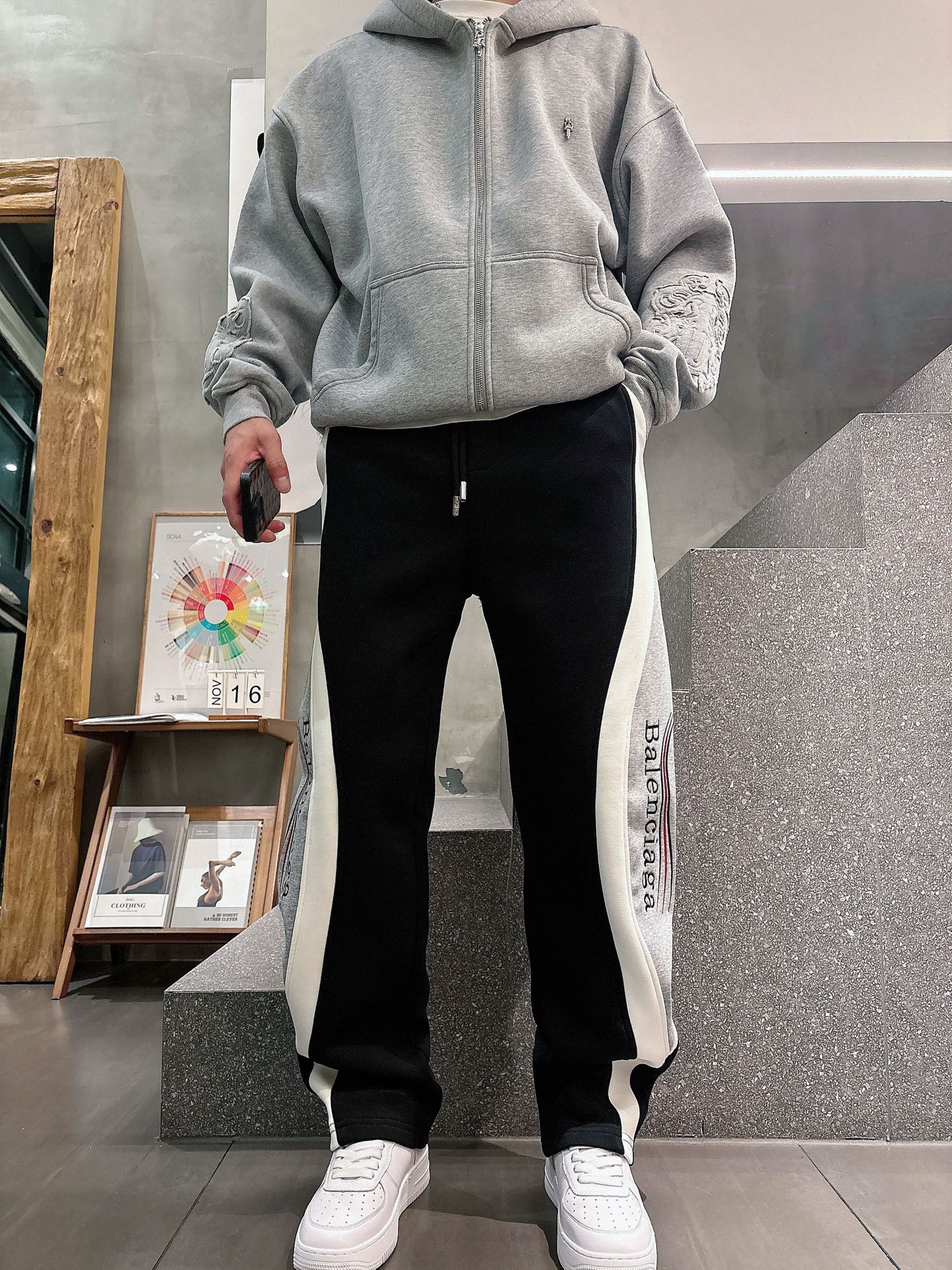 Balenciaga 高仿運動長褲 男款黑灰拼接側條寬鬆休閒褲| 9 Balenciaga 高仿運動長褲 男款黑灰拼接側條寬鬆休閒褲