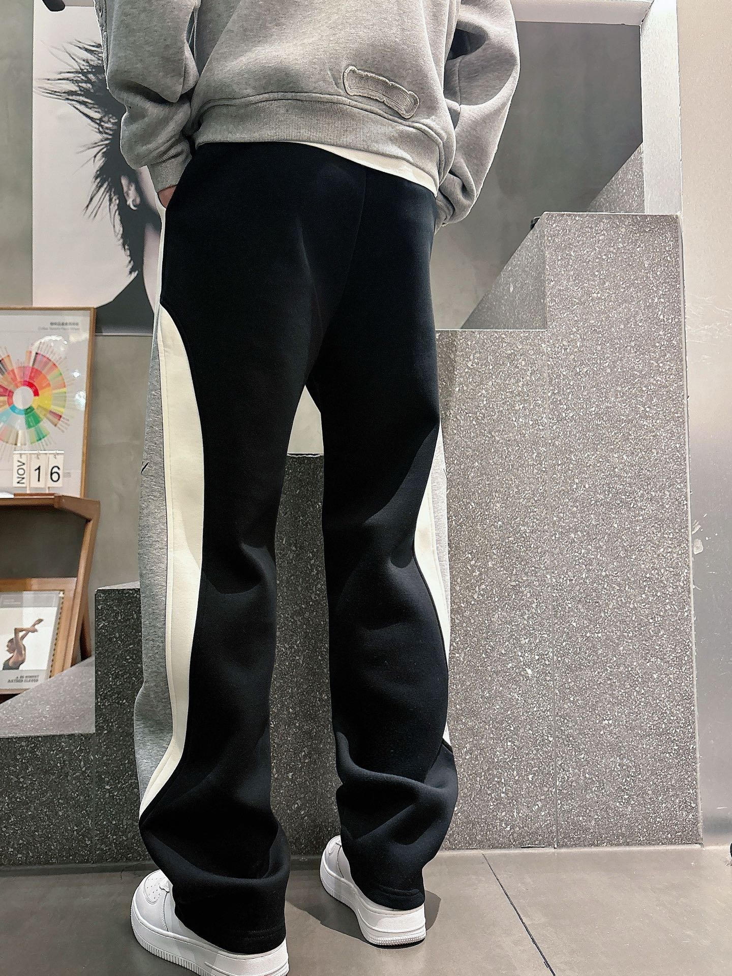 Balenciaga 高仿運動長褲 男款黑灰拼接側條寬鬆休閒褲| 7 Balenciaga 高仿運動長褲 男款黑灰拼接側條寬鬆休閒褲
