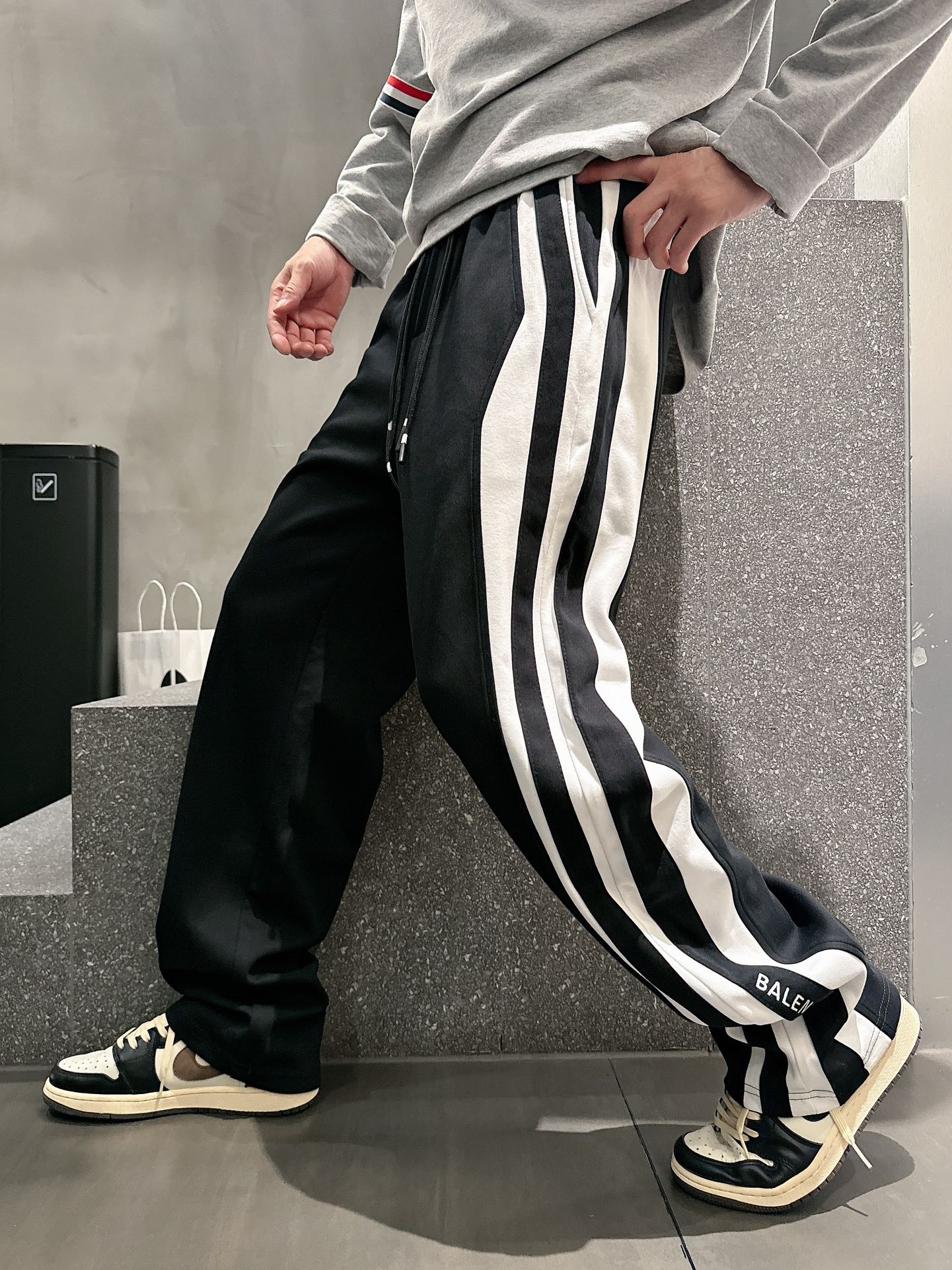 Balenciaga A貨運動長褲 男款黑白側條寬鬆休閒褲