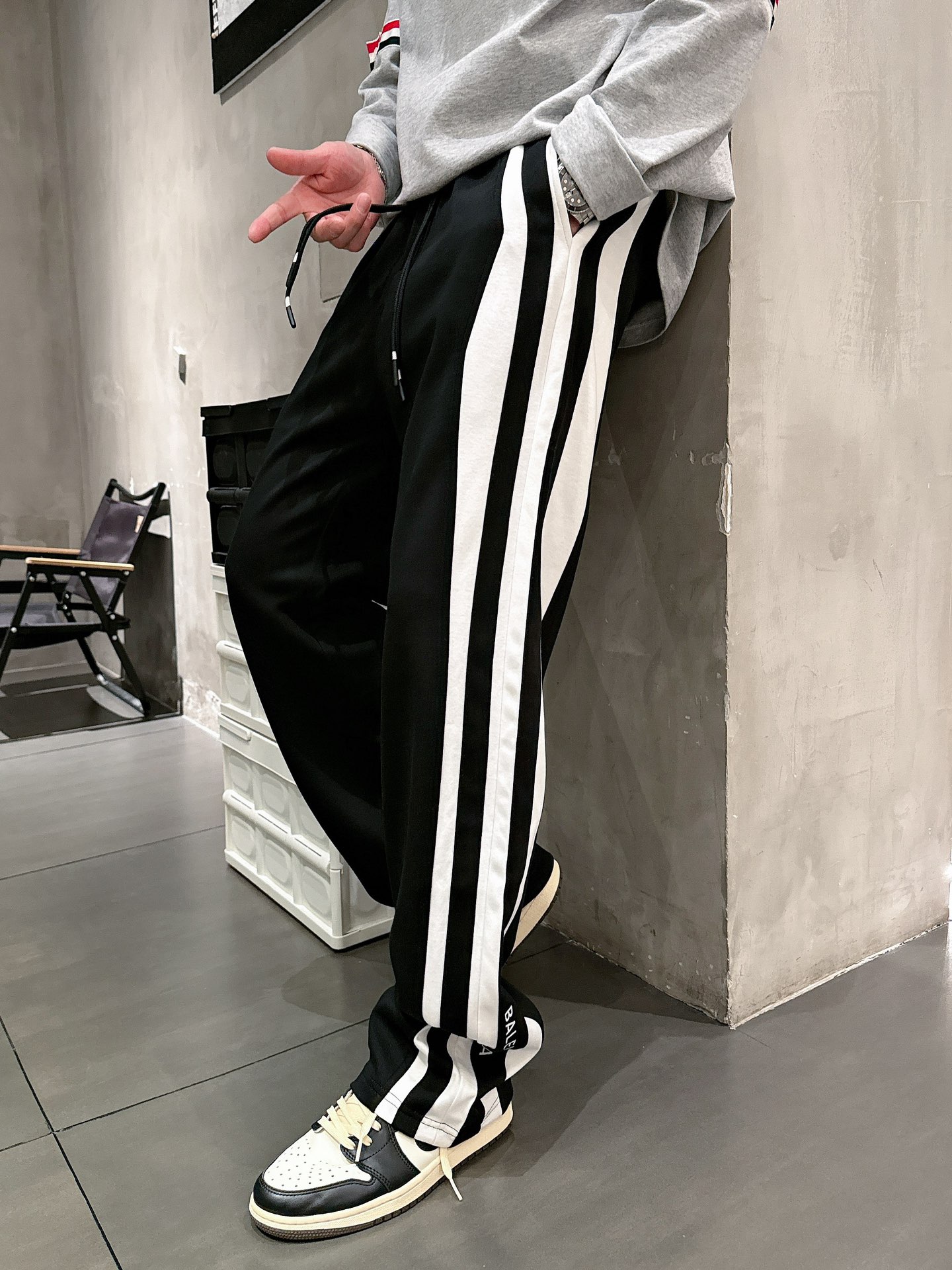 Balenciaga A貨運動長褲 男款黑白側條寬鬆休閒褲| 5 Balenciaga A貨運動長褲 男款黑白側條寬鬆休閒褲