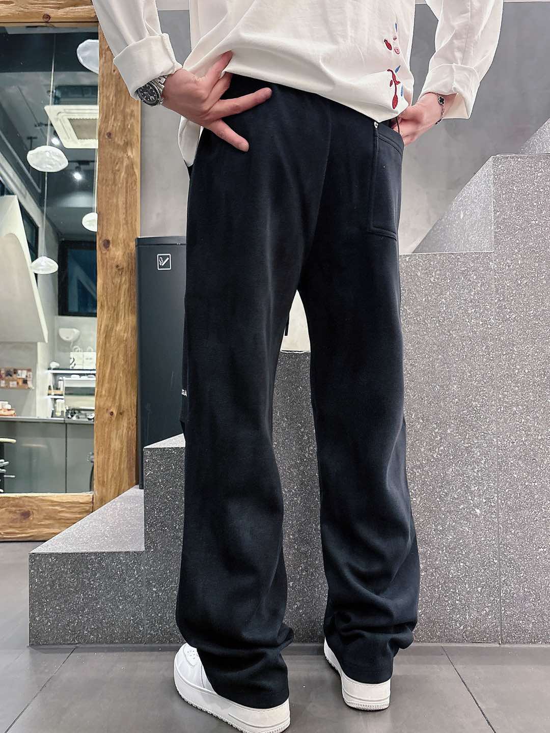Balenciaga 高仿運動長褲 男款黑色簡約LOGO寬鬆休閒褲| 19 Balenciaga 高仿運動長褲 男款黑色簡約LOGO寬鬆休閒褲