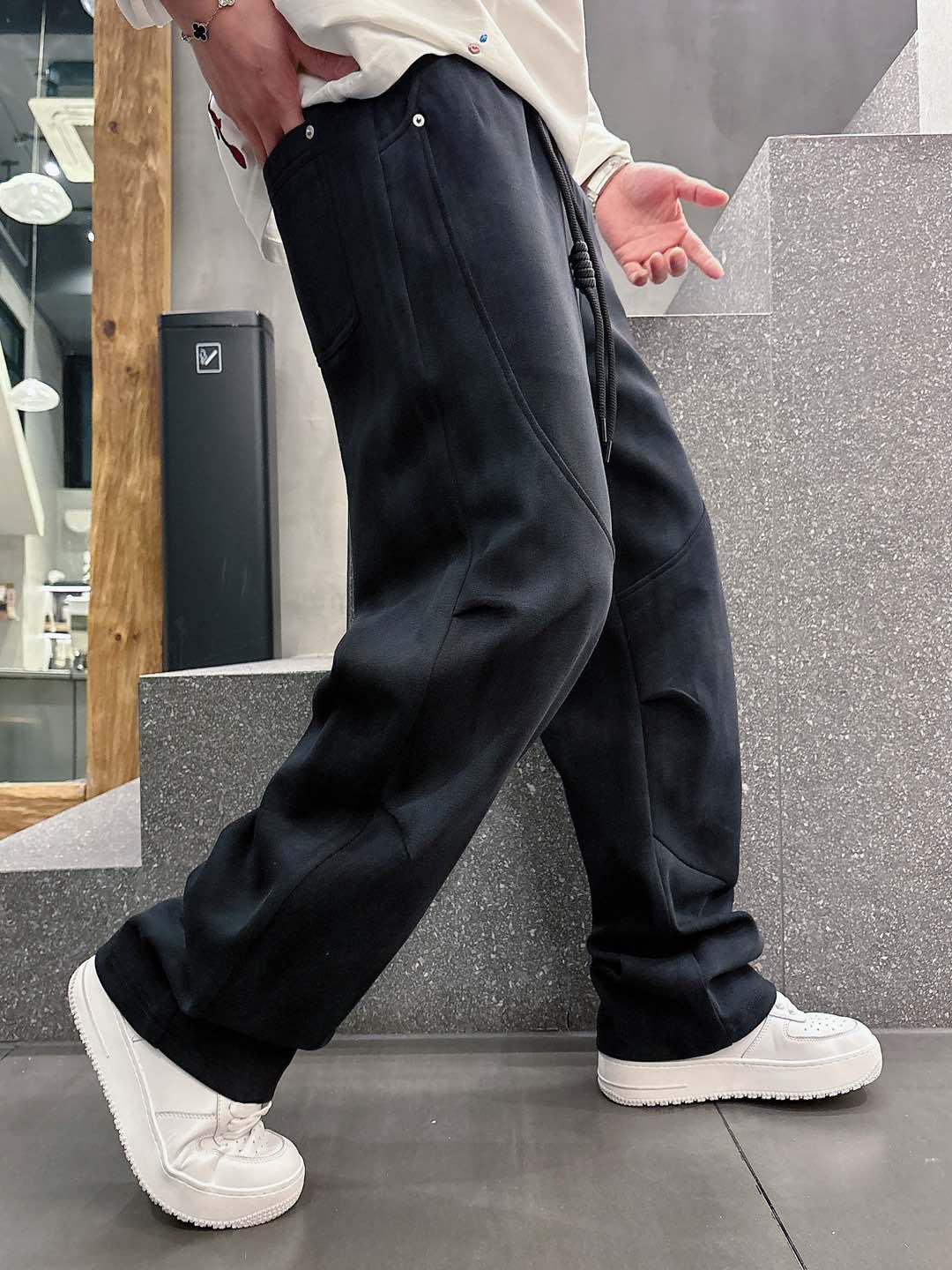 Balenciaga 高仿運動長褲 男款黑色簡約LOGO寬鬆休閒褲| 13 Balenciaga 高仿運動長褲 男款黑色簡約LOGO寬鬆休閒褲