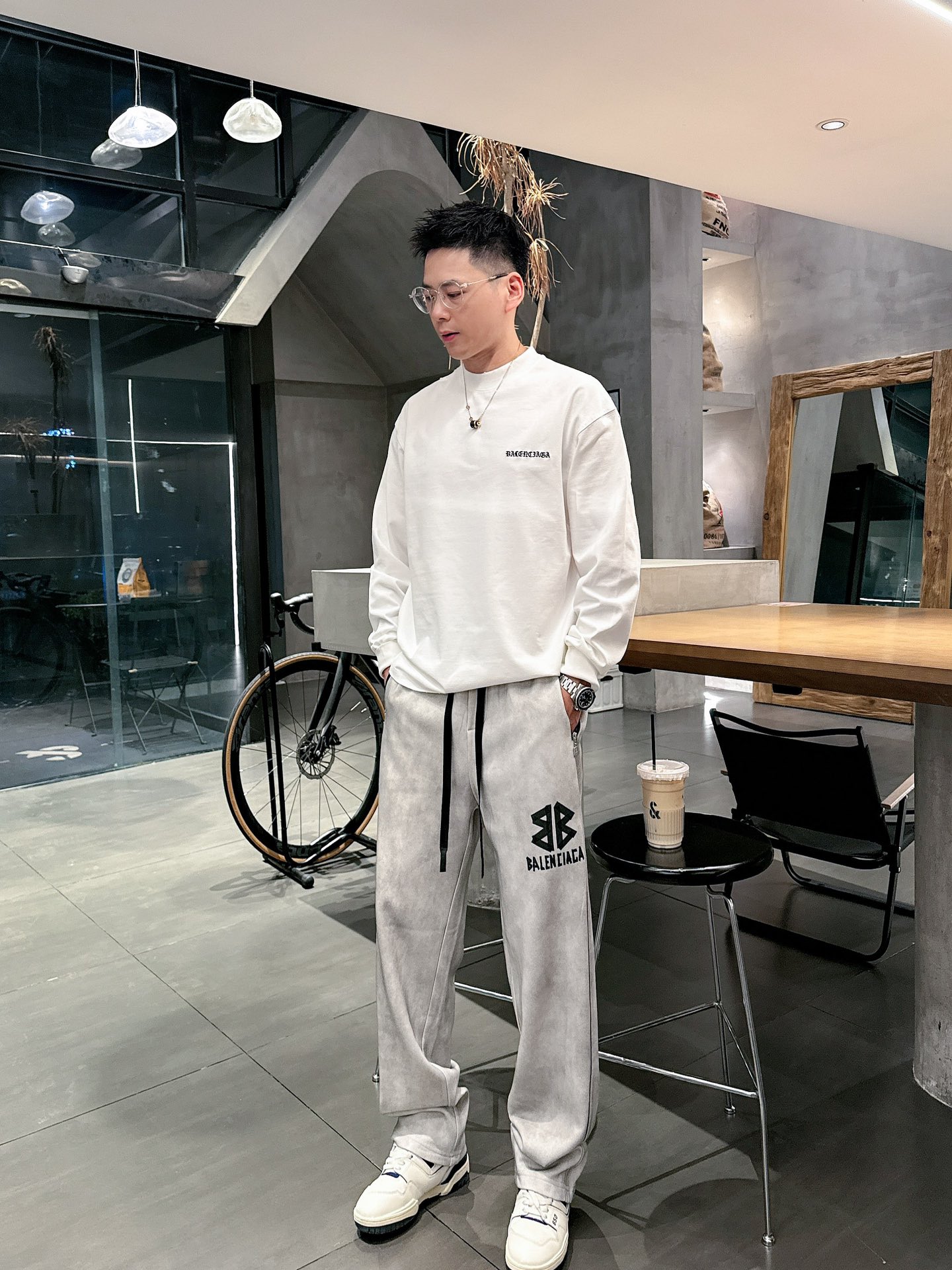 Balenciaga 一比一運動長褲 男款灰色字母印花寬鬆休閒褲| 16 Balenciaga 一比一運動長褲 男款灰色字母印花寬鬆休閒褲