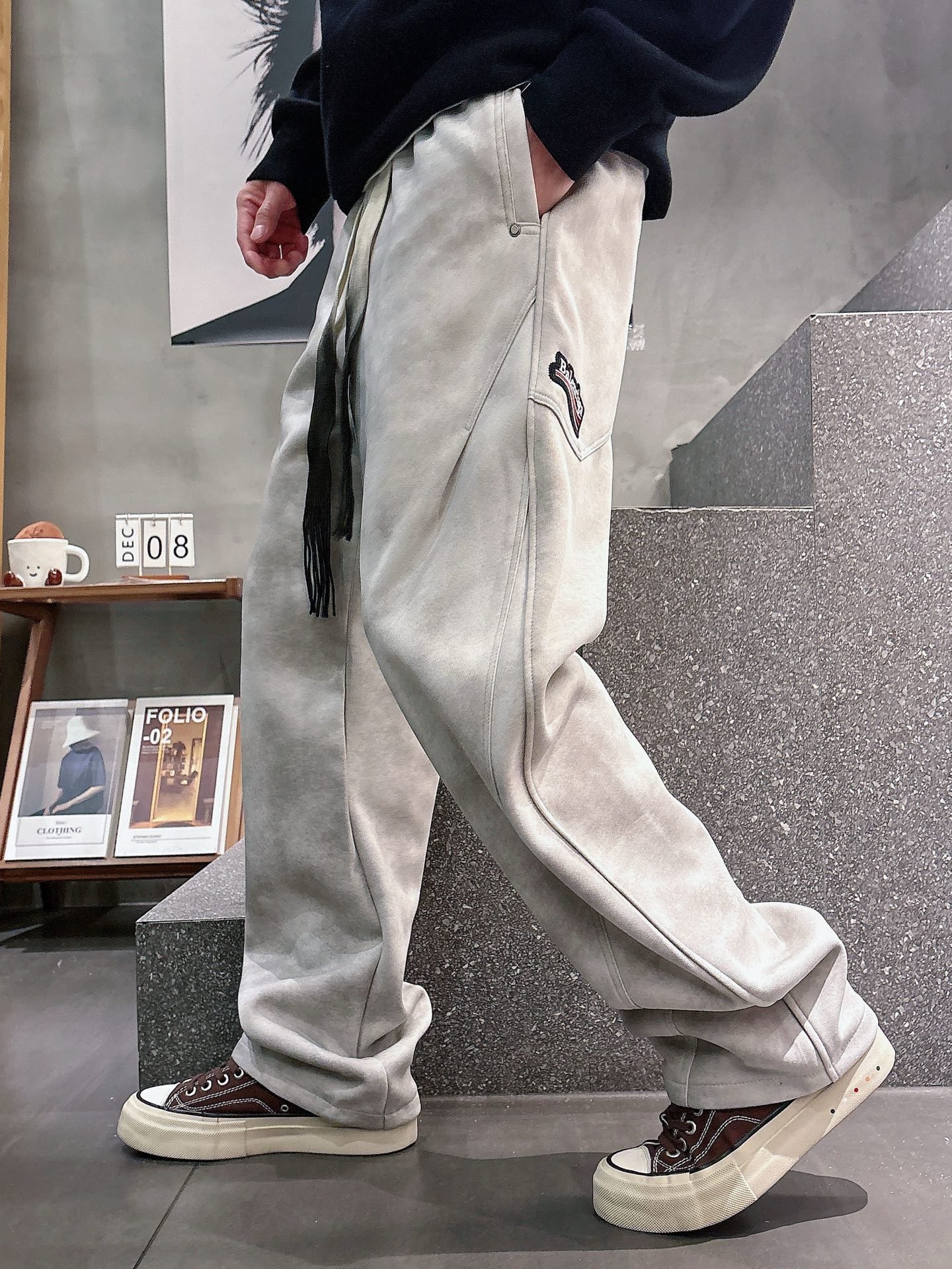 Balenciaga 原單運動長褲 男款灰色水洗做舊寬鬆休閒褲| 3 Balenciaga 原單運動長褲 男款灰色水洗做舊寬鬆休閒褲