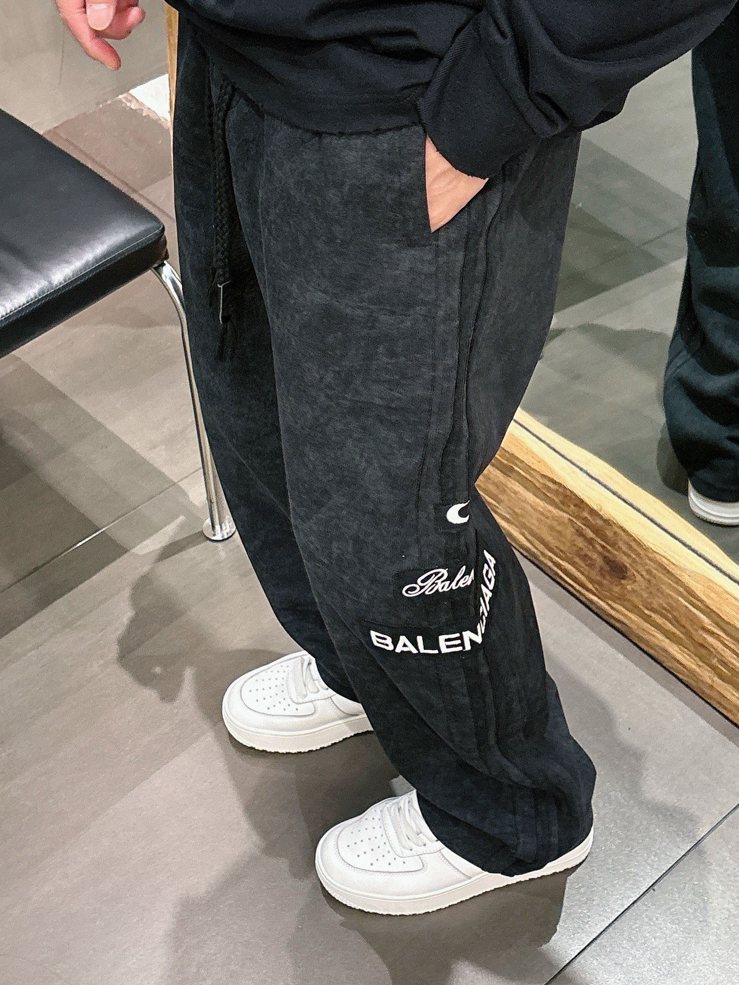 Balenciaga 高仿運動長褲 男款黑色立體拼接寬鬆休閒褲| 15 Balenciaga 高仿運動長褲 男款黑色立體拼接寬鬆休閒褲