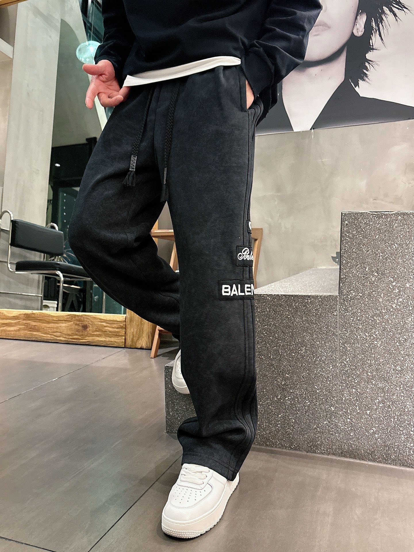 Balenciaga 高仿運動長褲 男款黑色立體拼接寬鬆休閒褲| 10 Balenciaga 高仿運動長褲 男款黑色立體拼接寬鬆休閒褲