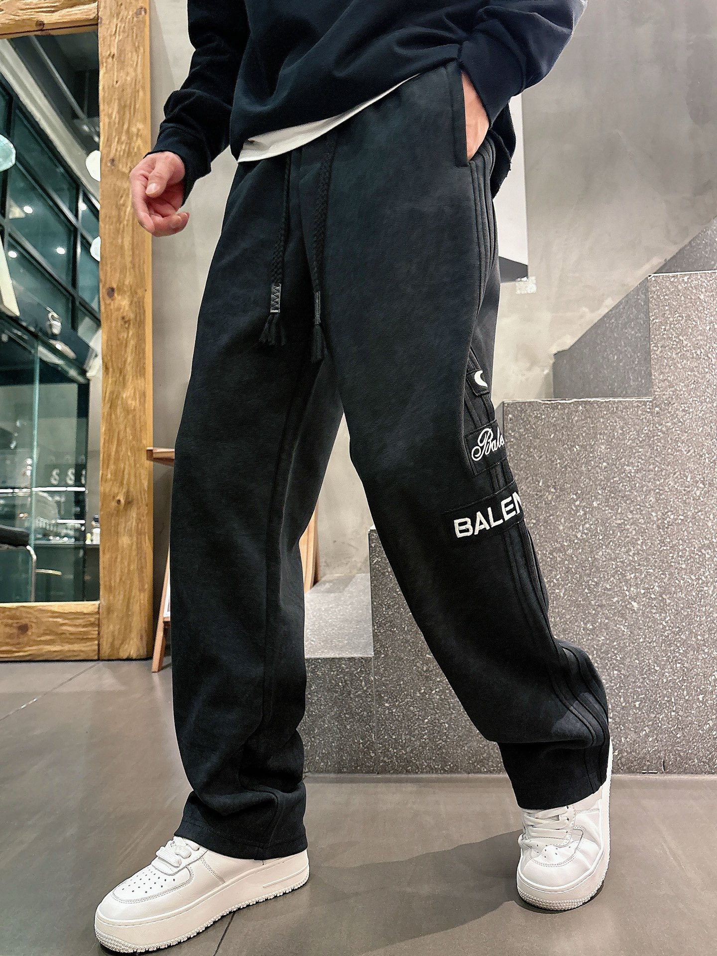 Balenciaga 高仿運動長褲 男款黑色立體拼接寬鬆休閒褲| 9 Balenciaga 高仿運動長褲 男款黑色立體拼接寬鬆休閒褲