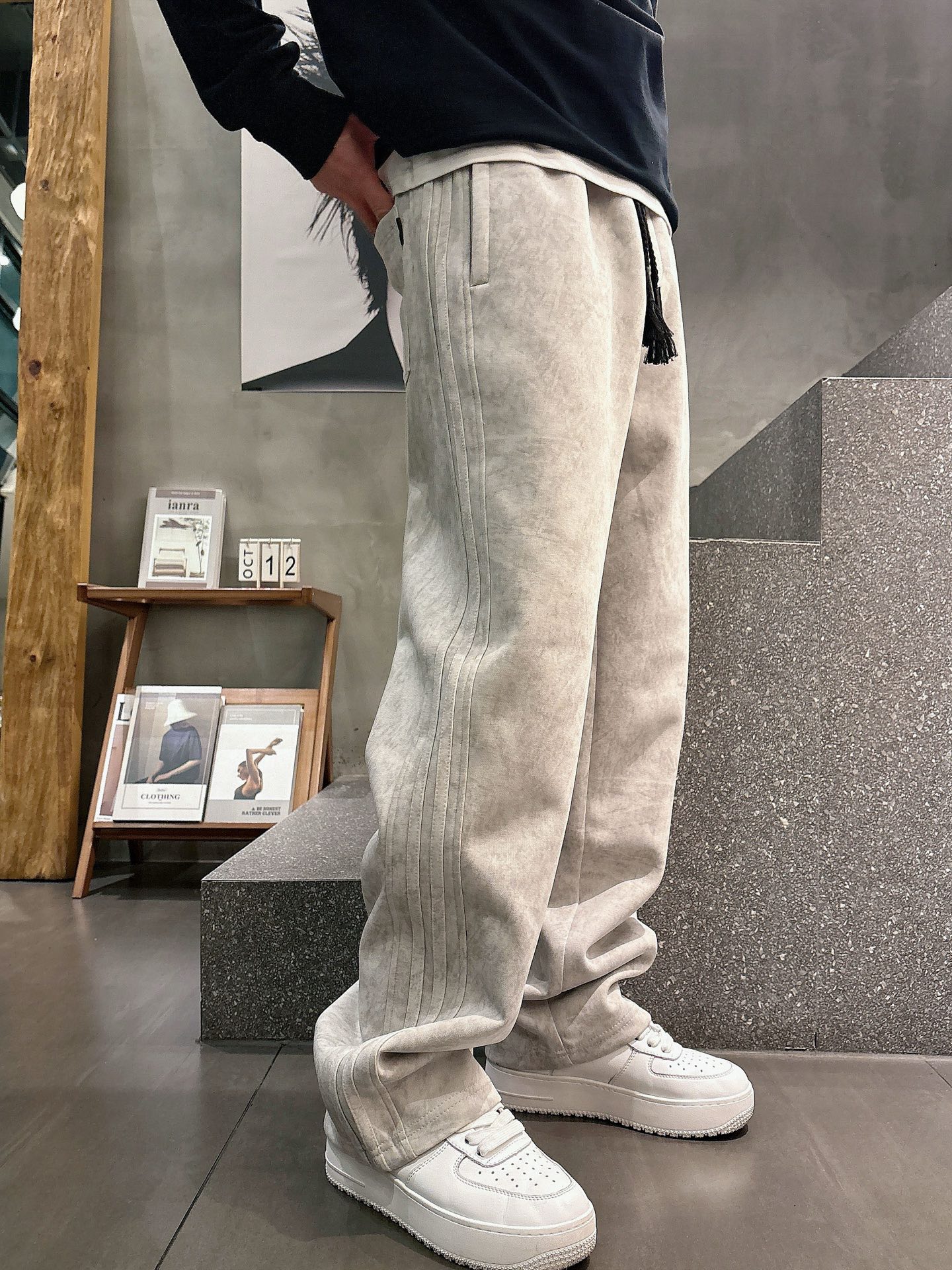 Balenciaga A貨運動長褲 男款黑色多標貼布寬鬆休閒褲| 10 Balenciaga A貨運動長褲 男款黑色多標貼布寬鬆休閒褲