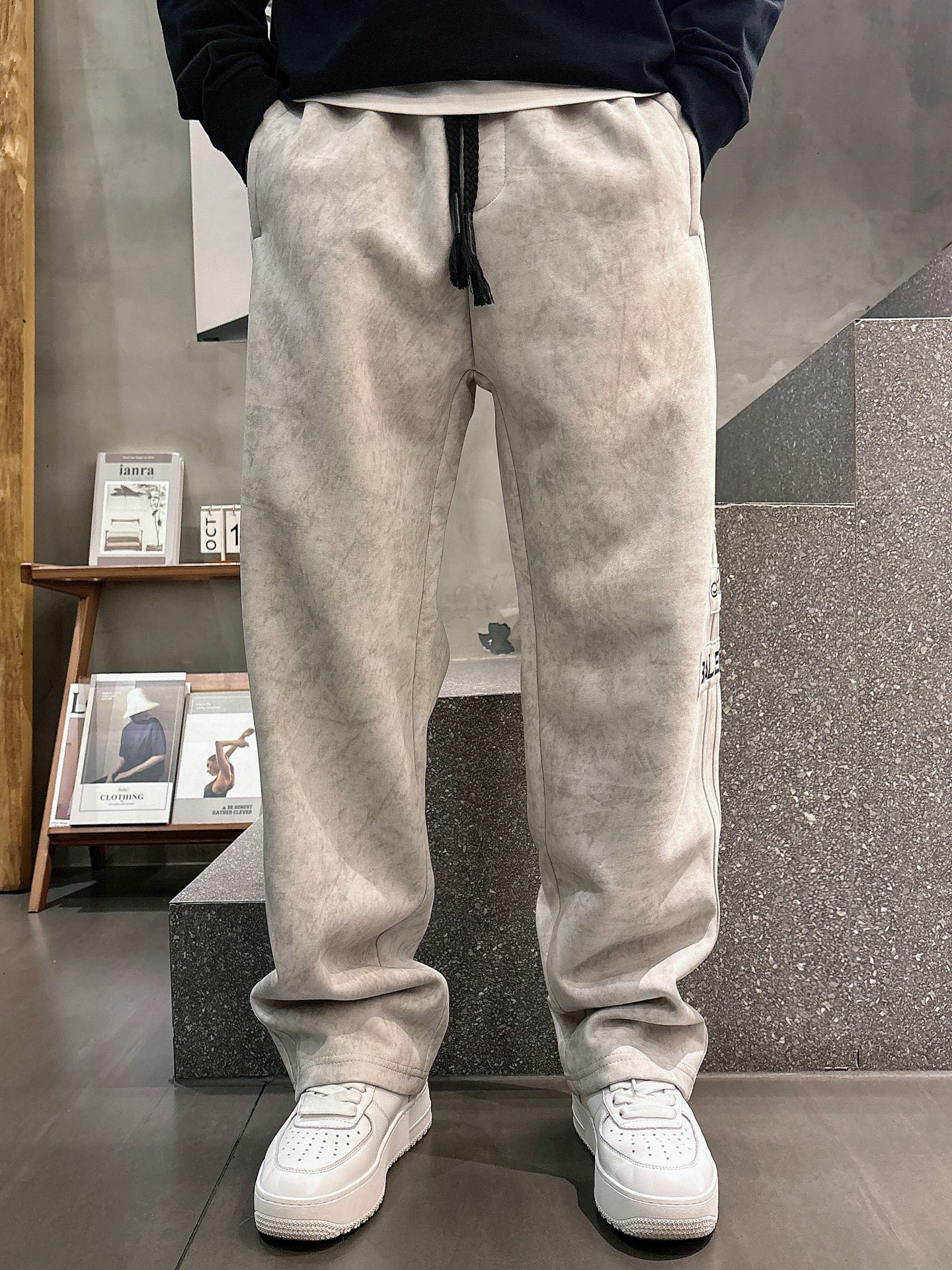 Balenciaga A貨運動長褲 男款黑色多標貼布寬鬆休閒褲| 9 Balenciaga A貨運動長褲 男款黑色多標貼布寬鬆休閒褲