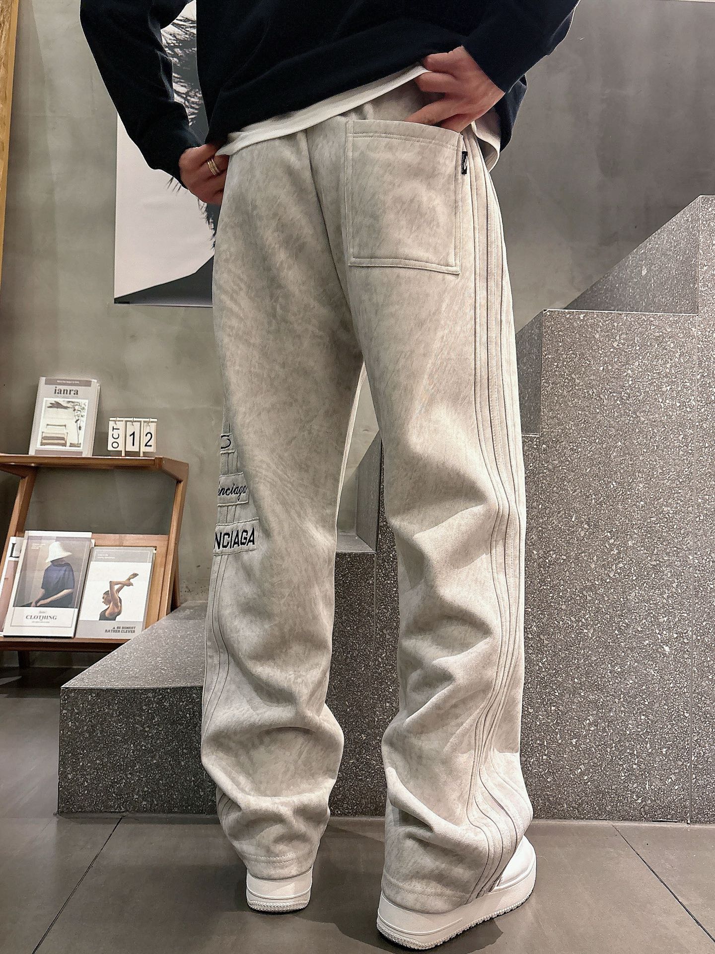 Balenciaga A貨運動長褲 男款黑色多標貼布寬鬆休閒褲| 7 Balenciaga A貨運動長褲 男款黑色多標貼布寬鬆休閒褲