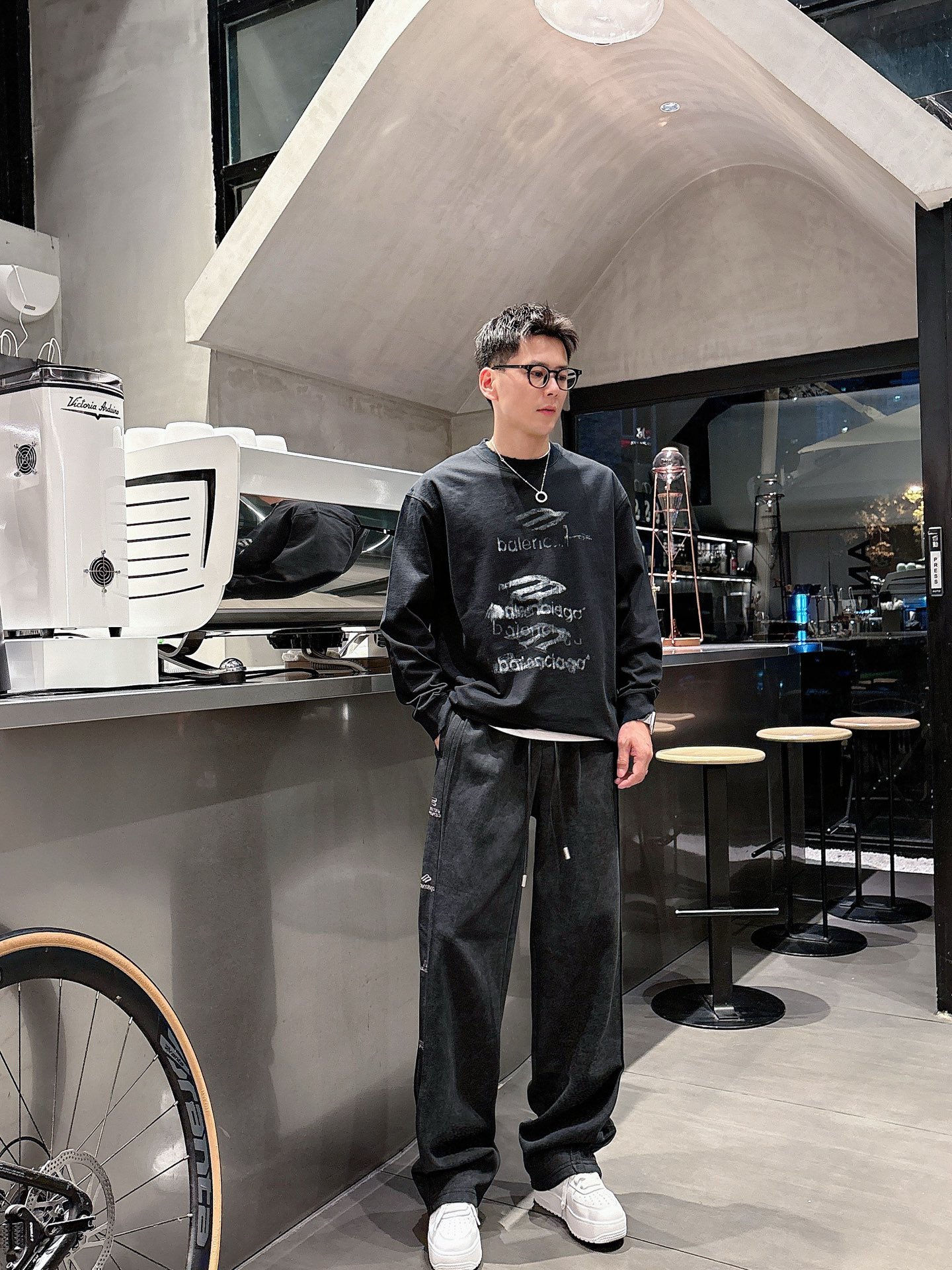 Balenciaga一比一休閒長褲男士款黑色直筒寬鬆運動褲字母刺繡款| 14 Balenciaga一比一休閒長褲男士款黑色直筒寬鬆運動褲字母刺繡款