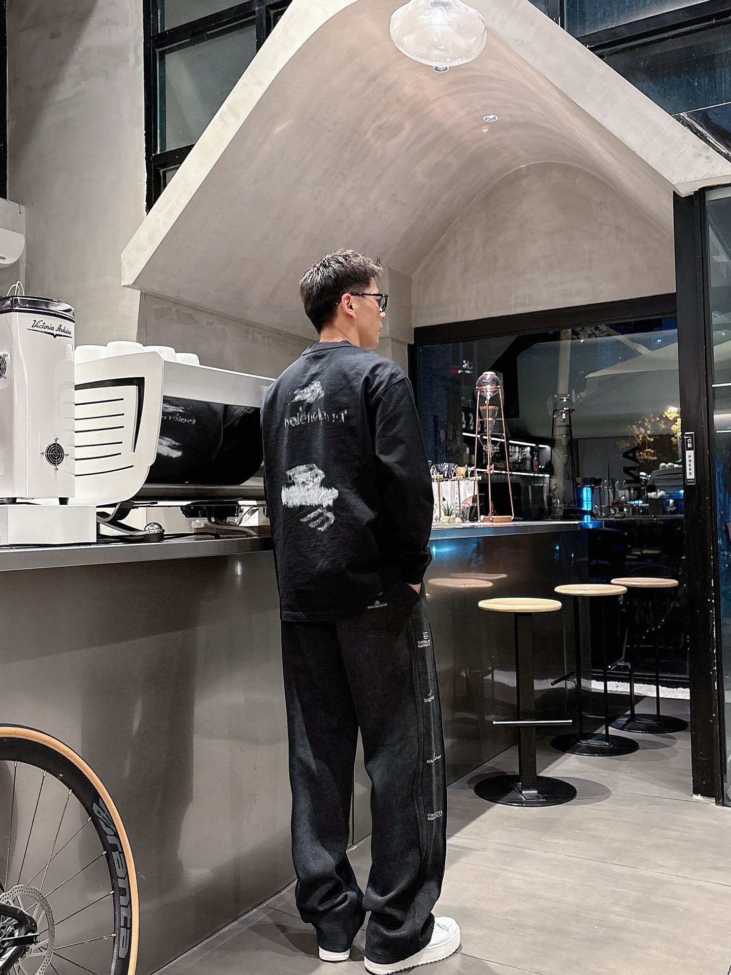 Balenciaga一比一休閒長褲男士款黑色直筒寬鬆運動褲字母刺繡款| 13 Balenciaga一比一休閒長褲男士款黑色直筒寬鬆運動褲字母刺繡款