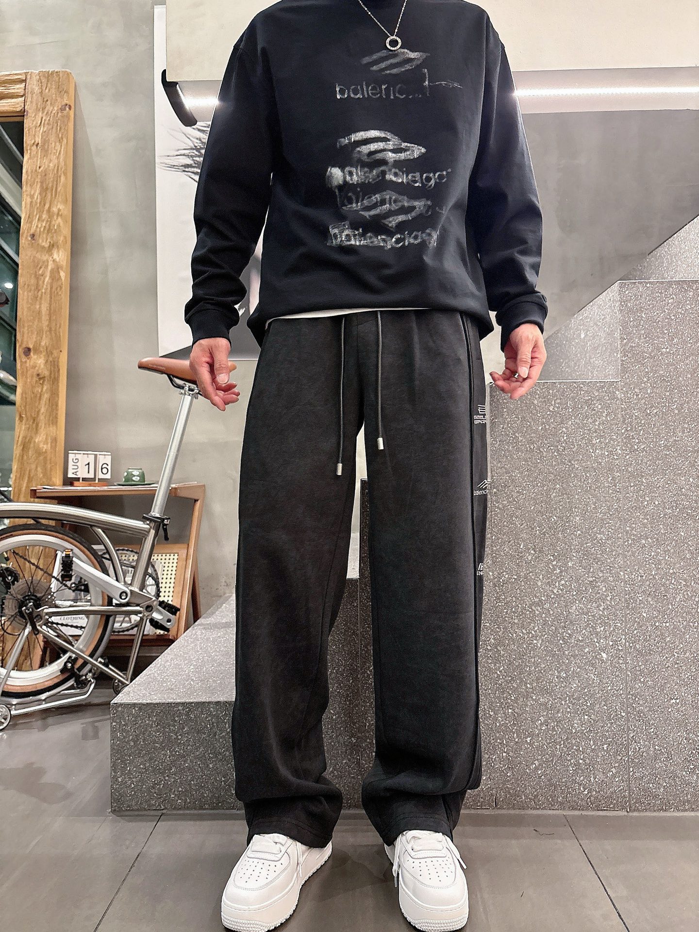 Balenciaga一比一休閒長褲男士款黑色直筒寬鬆運動褲字母刺繡款| 12 Balenciaga一比一休閒長褲男士款黑色直筒寬鬆運動褲字母刺繡款
