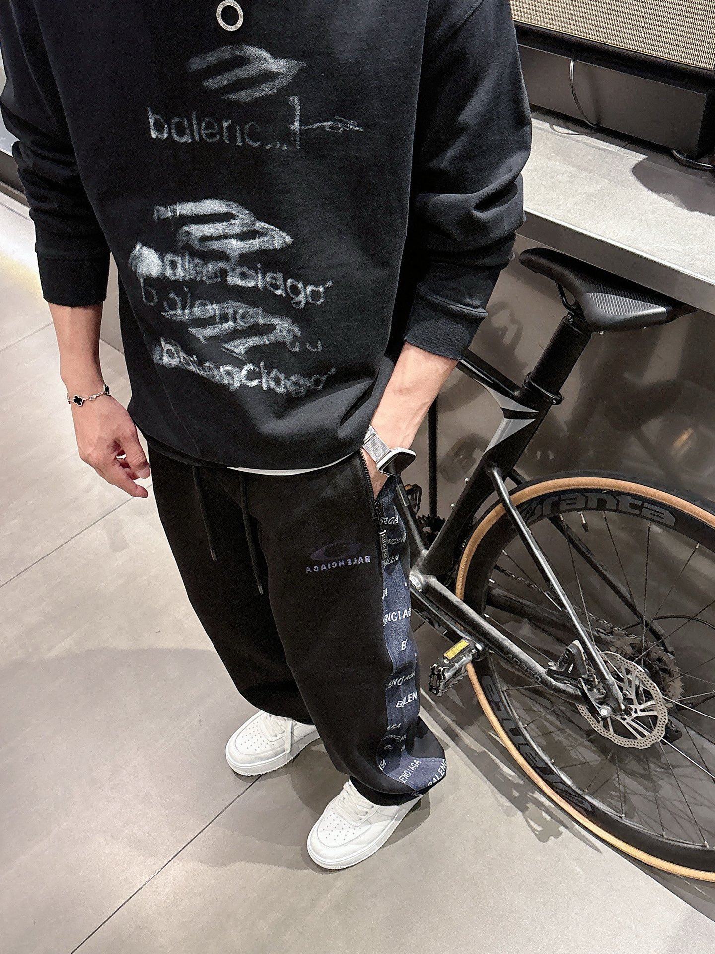 Balenciaga原單運動長褲男士款黑色側邊Logo拼接寬鬆直筒褲| 17 Balenciaga原單運動長褲男士款黑色側邊Logo拼接寬鬆直筒褲