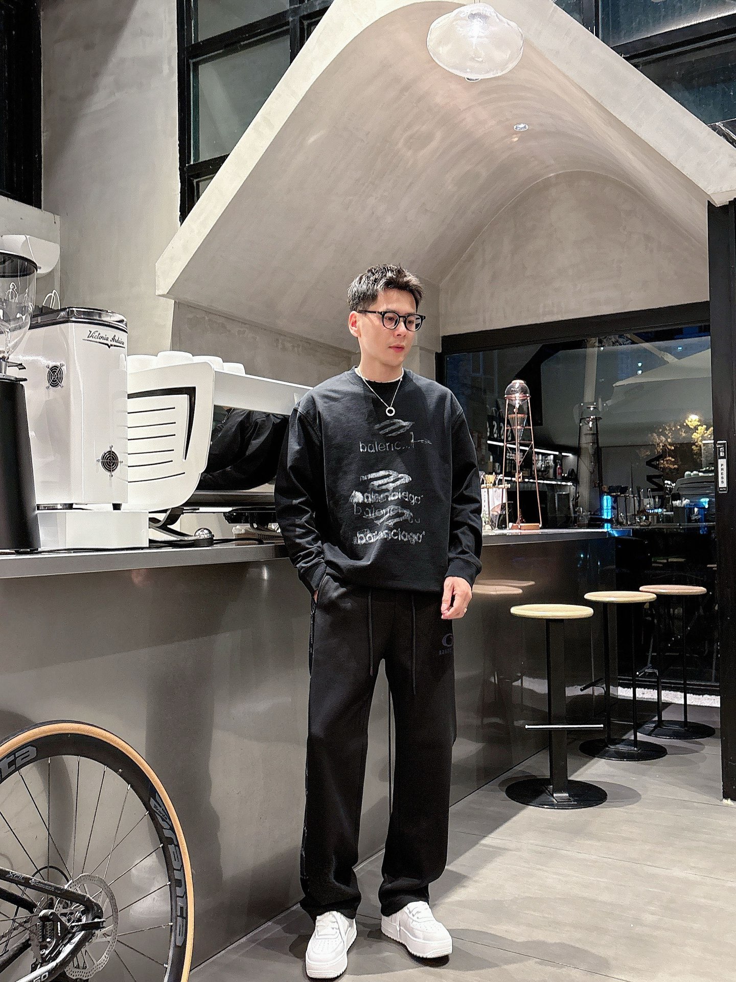 Balenciaga原單運動長褲男士款黑色側邊Logo拼接寬鬆直筒褲| 15 Balenciaga原單運動長褲男士款黑色側邊Logo拼接寬鬆直筒褲
