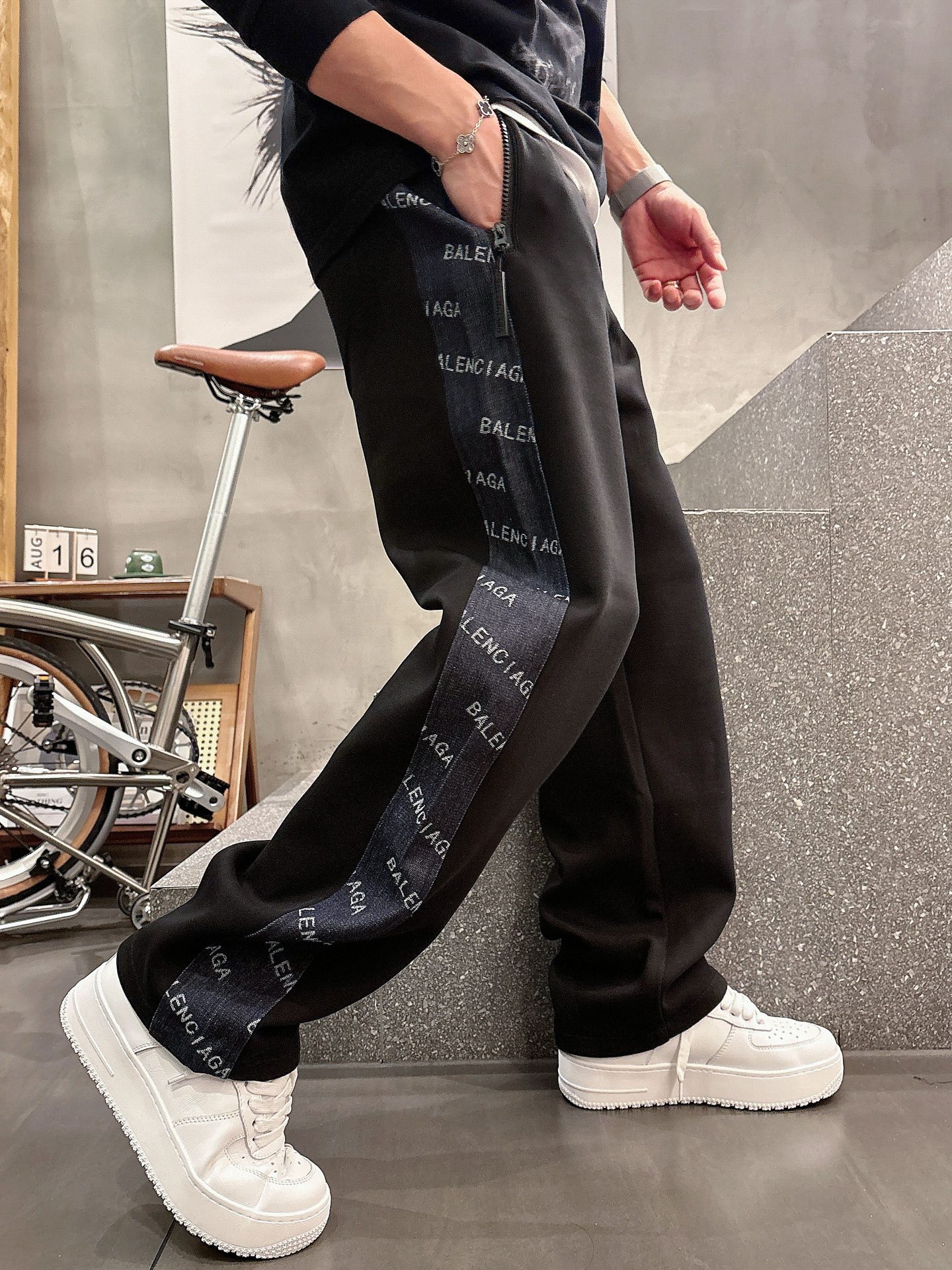 Balenciaga原單運動長褲男士款黑色側邊Logo拼接寬鬆直筒褲| 12 Balenciaga原單運動長褲男士款黑色側邊Logo拼接寬鬆直筒褲
