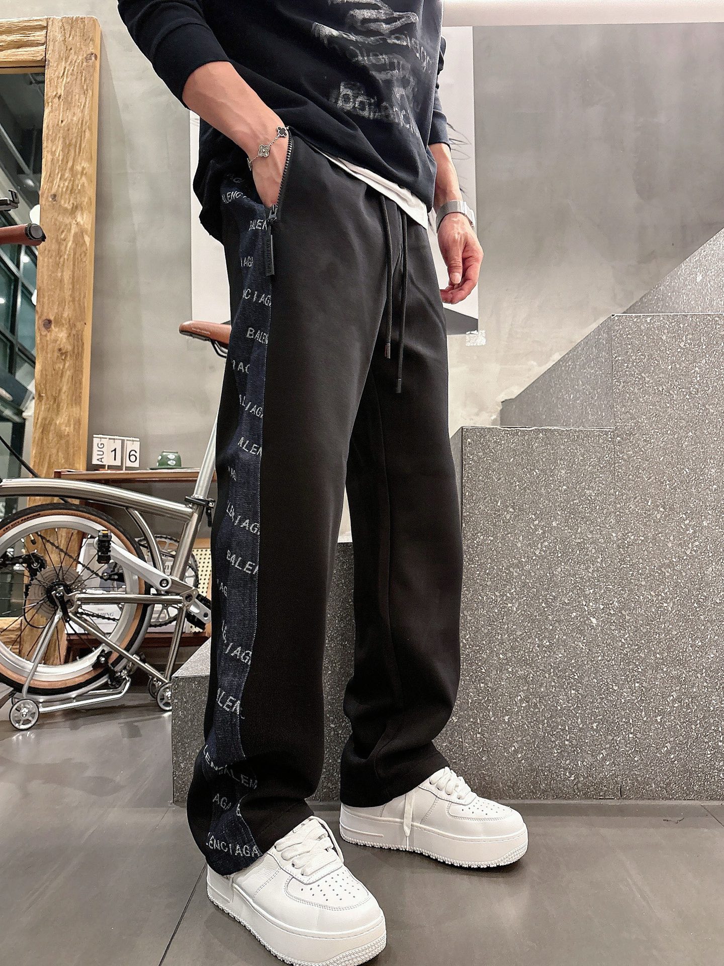 Balenciaga原單運動長褲男士款黑色側邊Logo拼接寬鬆直筒褲| 7 Balenciaga原單運動長褲男士款黑色側邊Logo拼接寬鬆直筒褲