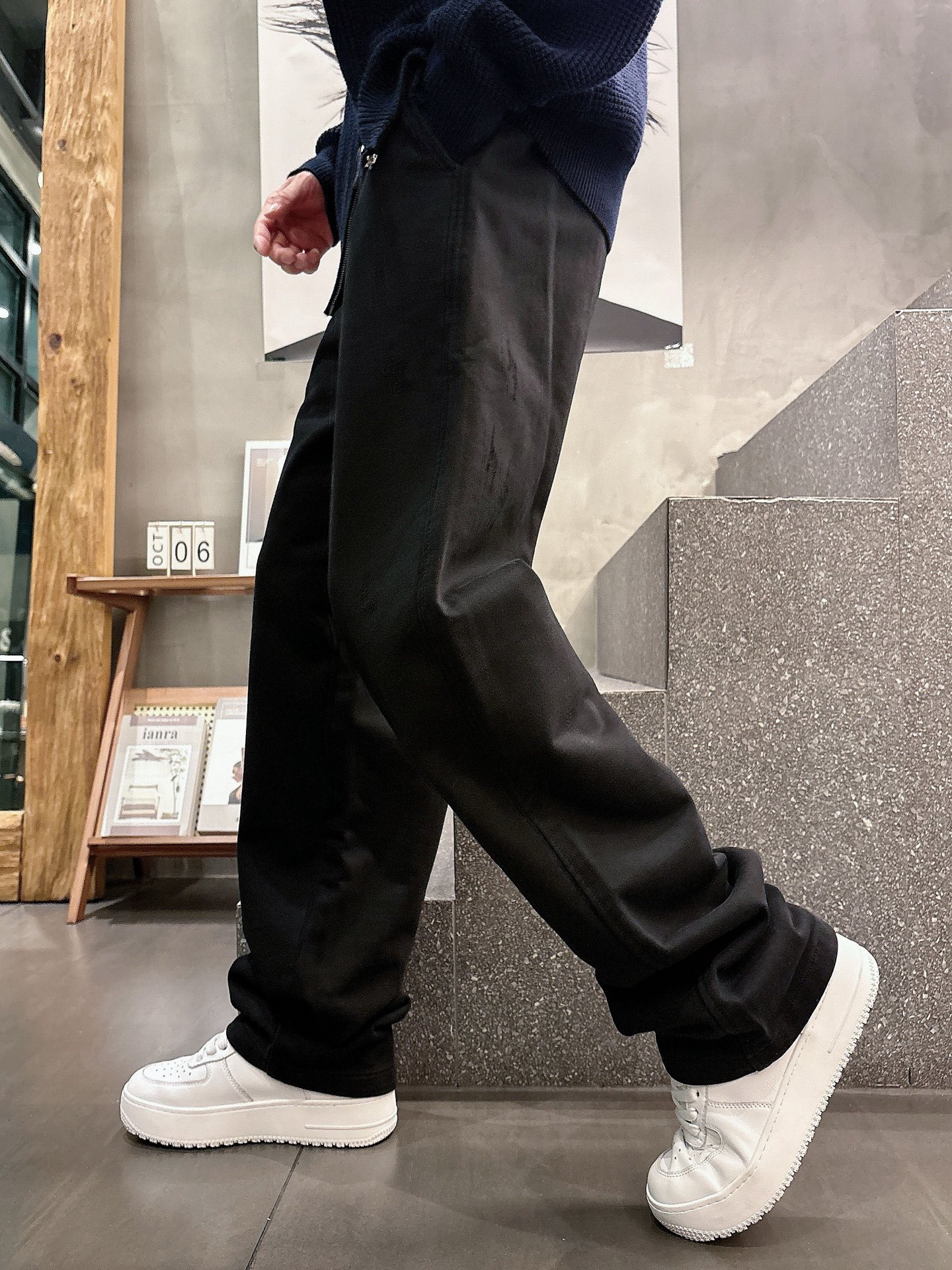 Balenciaga A貨休閒長褲男士款黑色塗鴉字母印花寬鬆直筒褲| 12 Balenciaga A貨休閒長褲男士款黑色塗鴉字母印花寬鬆直筒褲